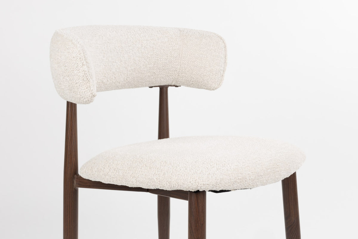 Gepolsterter Esszimmerstuhl Chair Stanley von White Label Living mit beigem Polyester-Bezug und braunem, pulverbeschichtetem Eisengestell.