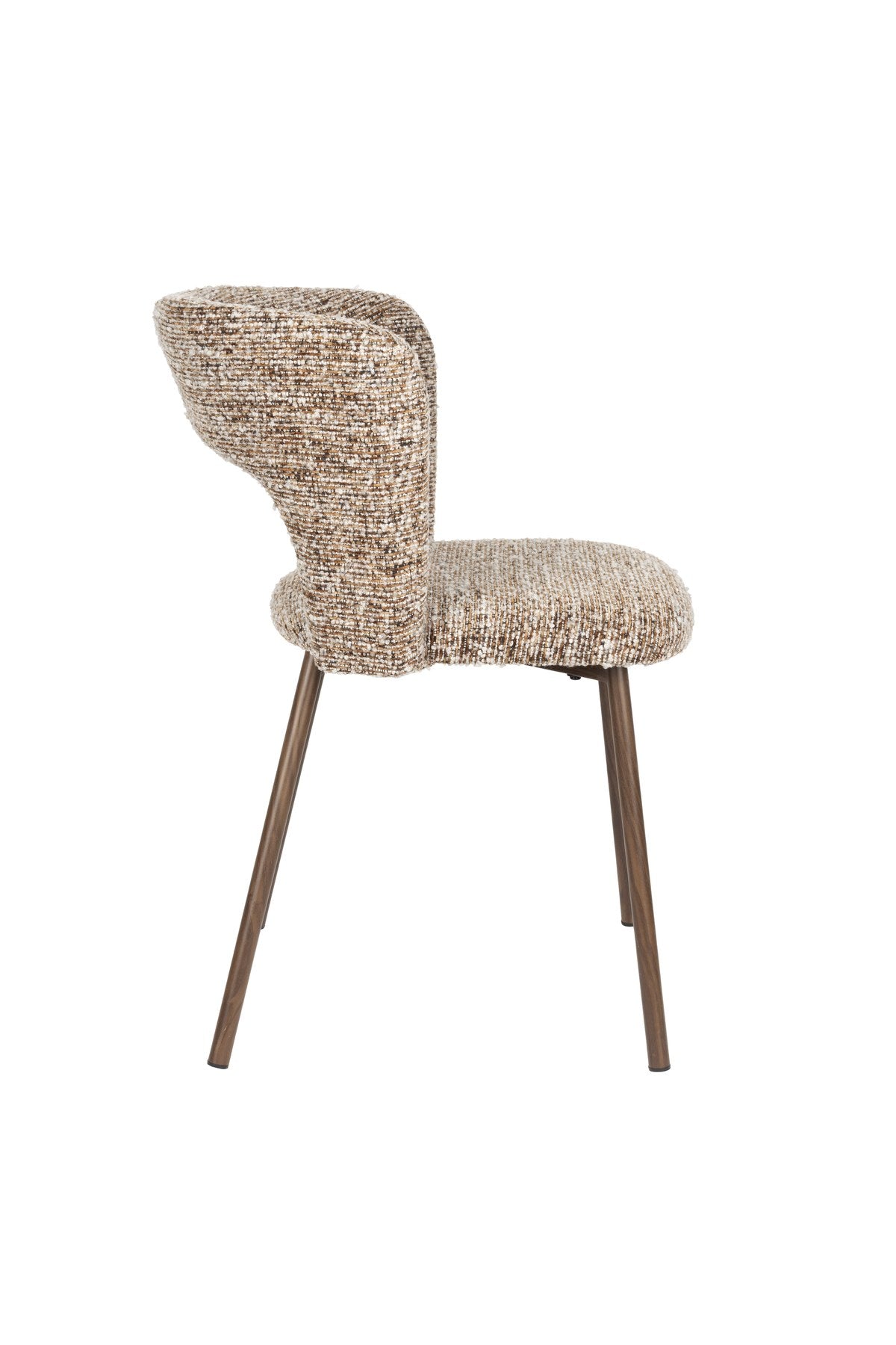 Stuhl Chelsea von White Label Living mit beigem, grob gewebtem Polsterbezug und schlankem Gestell mit bogenförmiger Rückenlehne.