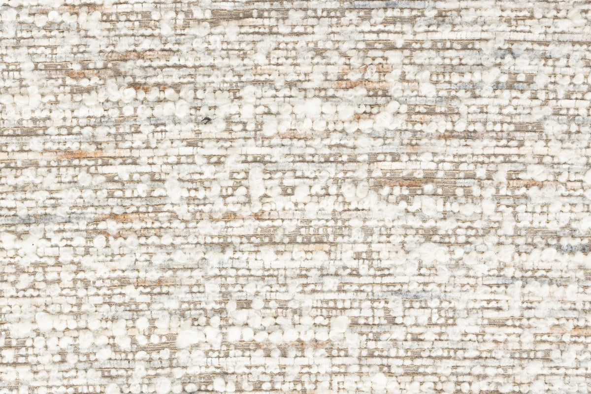 Barhocker Chelsea von White Label Living mit gepolstertem Sitz in Beige, Gestell aus Birkenholz mit bogenförmiger Rückenlehne.