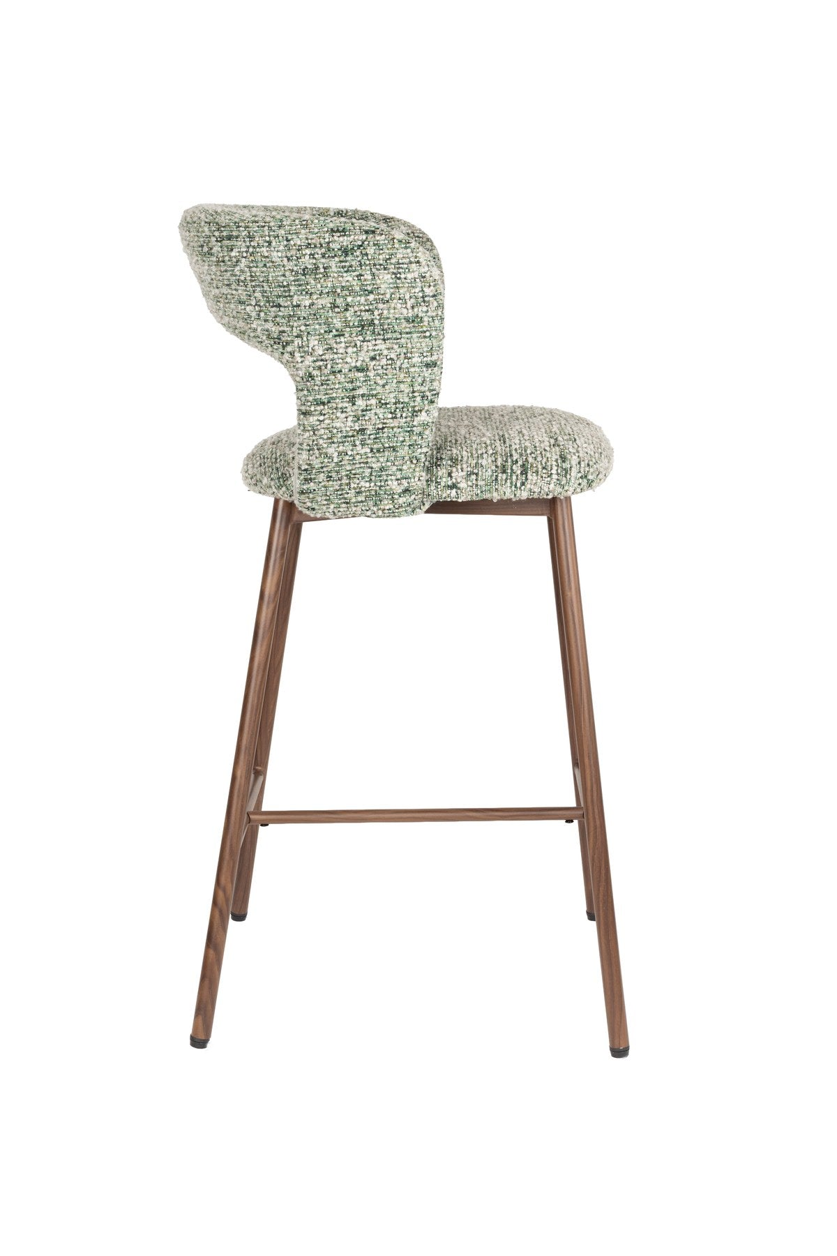 Barhocker Chelsea von White Label Living mit gepolstertem Sitz in Beige, Gestell aus Birkenholz mit bogenförmiger Rückenlehne.