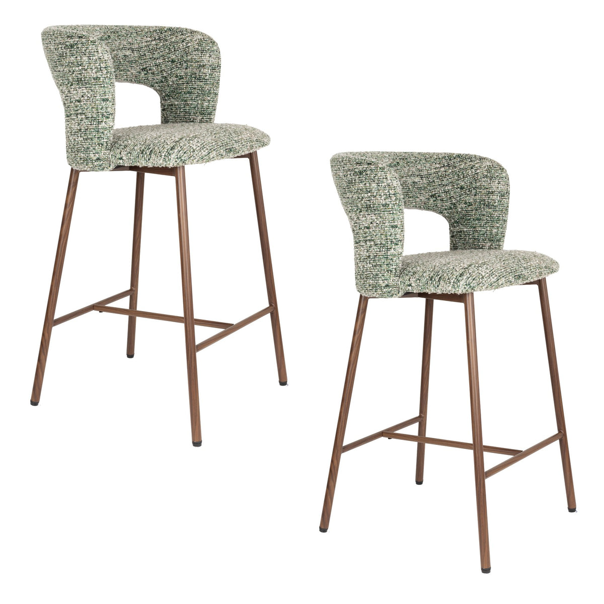 Barhocker Chelsea von White Label Living mit gepolstertem Sitz in Beige, Gestell aus Birkenholz mit bogenförmiger Rückenlehne.