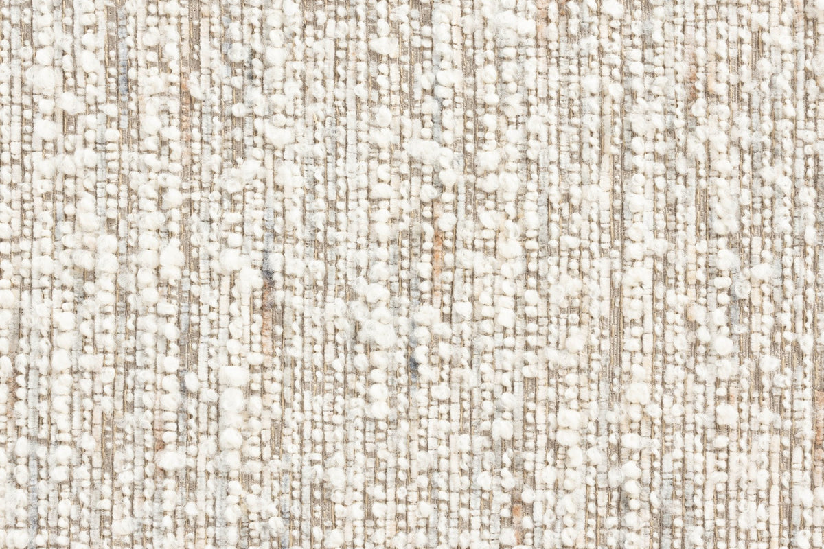 Beige gepolsterte Sitzbank Chelsea mit Gestell aus Birkenholz, Sitzfläche bezogen mit grob gewebtem, meliertem Stoff, schlankes Design.
