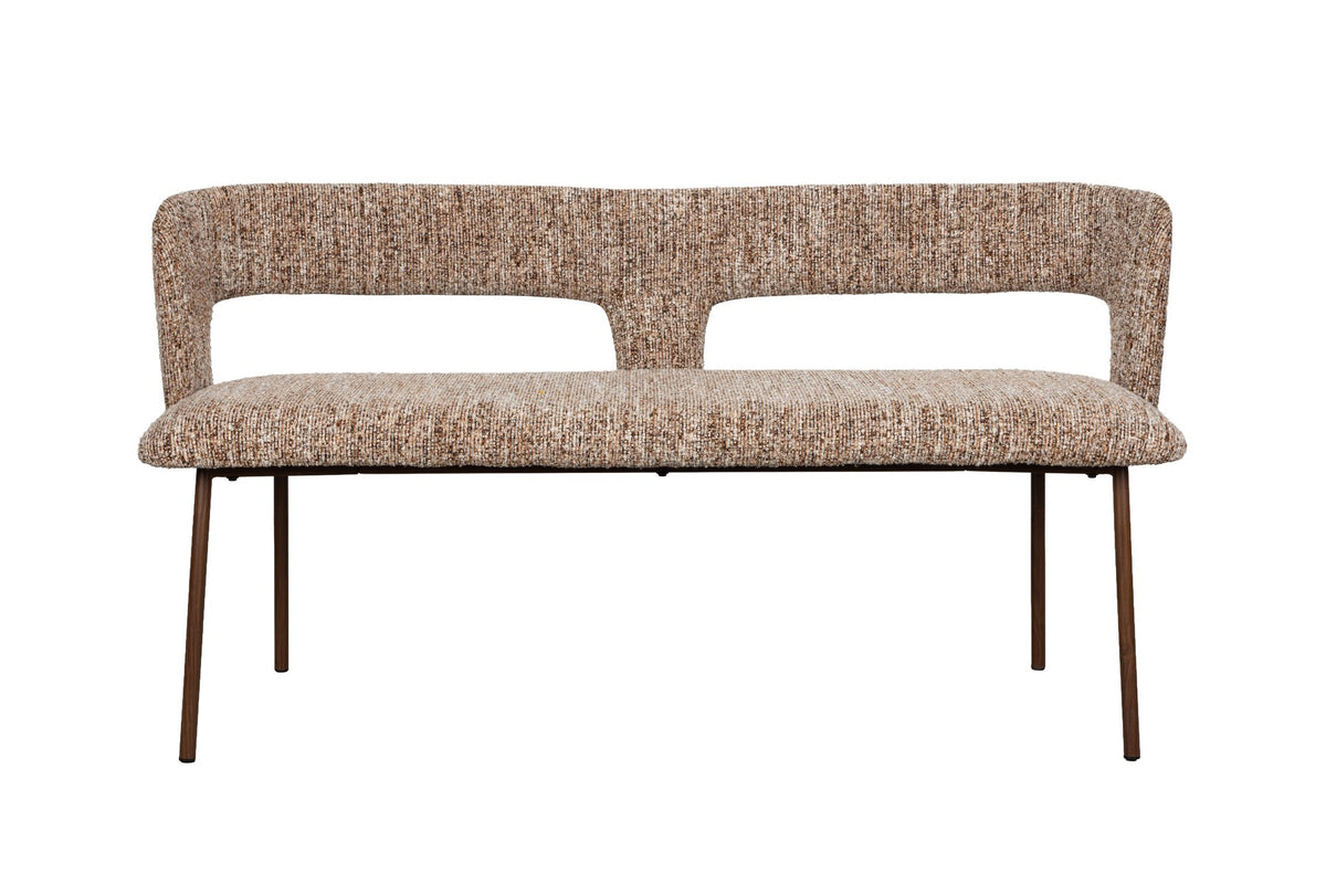 Gepolsterte Sitzbank Chelsea Brown von White Label Living mit schlankem Gestell aus Birkenholz und brauner Sitzfläche, Frontalansicht.