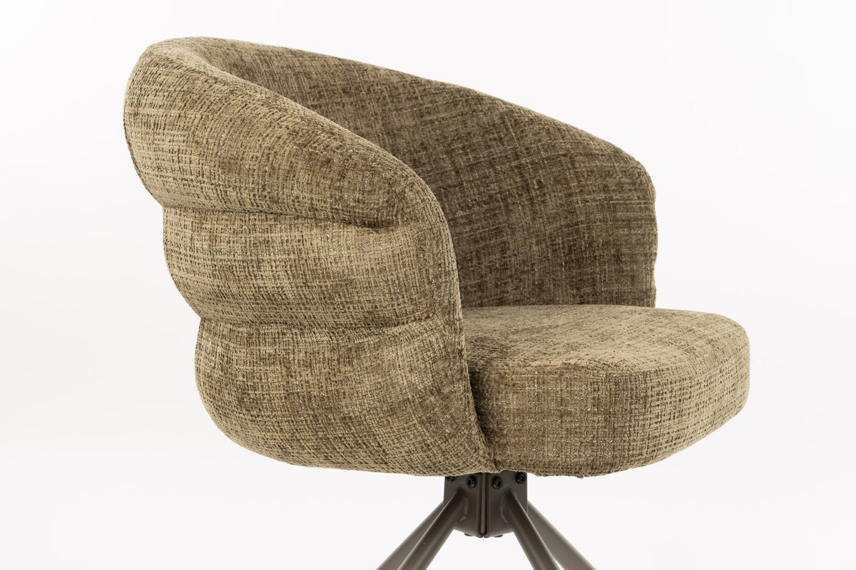 Armlehnstuhl Marjolein von White Label Living mit gepolsterter, halbkreisförmiger Sitzschale aus Polyester und Metallgestell in Beige.