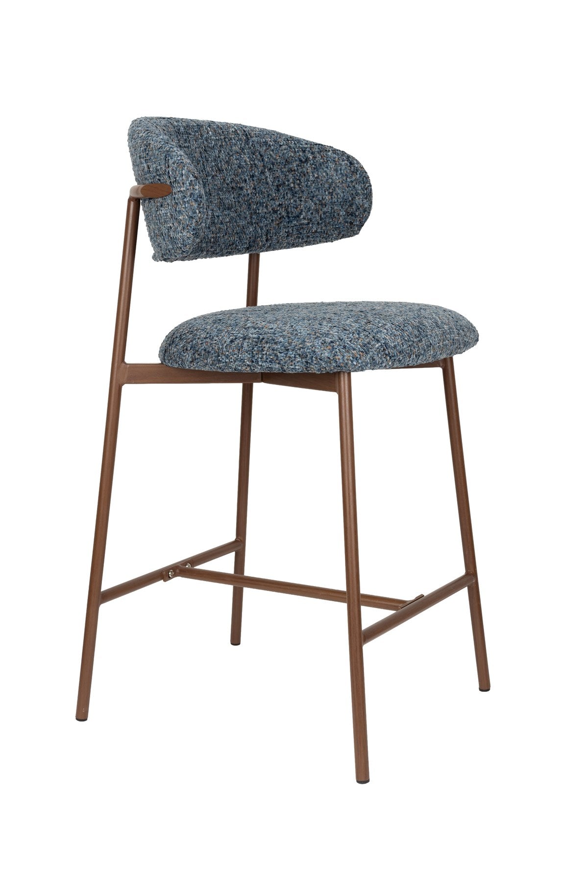 Blauer Barhocker Claes mit meliertem Polyester-Bezug, gepolsterter Sitzfläche und Metallgestell in Walnuss-Holzoptik-Finish.
