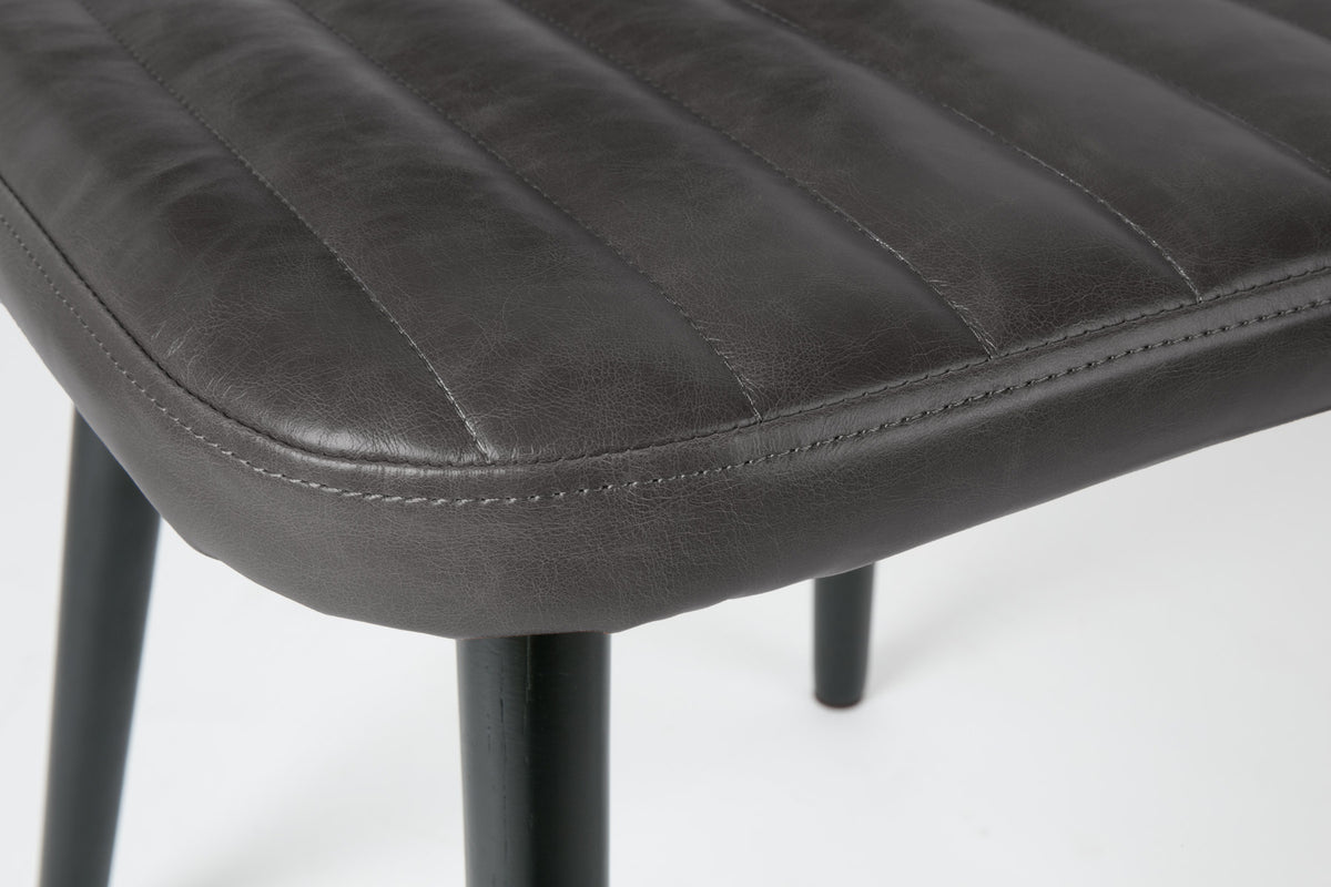 Stuhl JAKE WORN in Schwarz präsentiert im Onlineshop von KAQTU Design AG. Stuhl ist von White Label Living