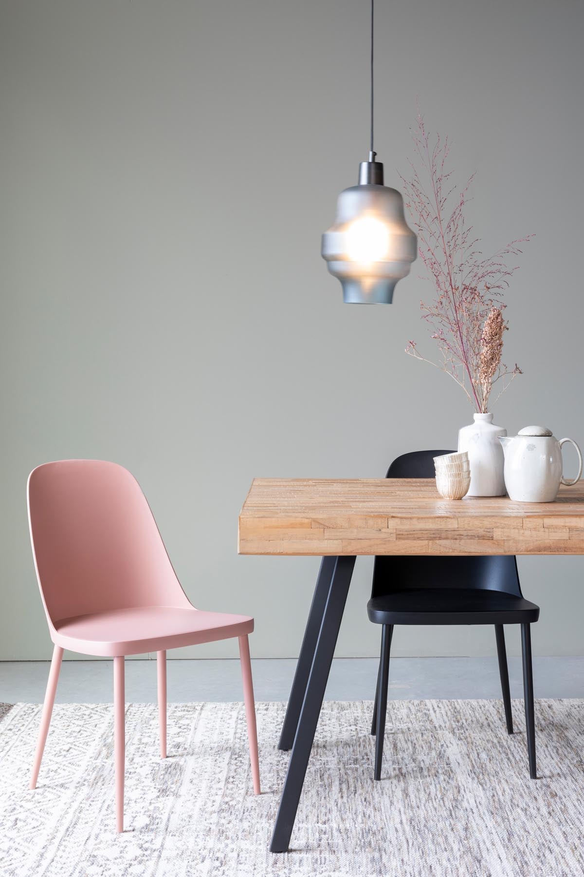 Stuhl PIP in Rosa präsentiert im Onlineshop von KAQTU Design AG. Stuhl ist von White Label Living