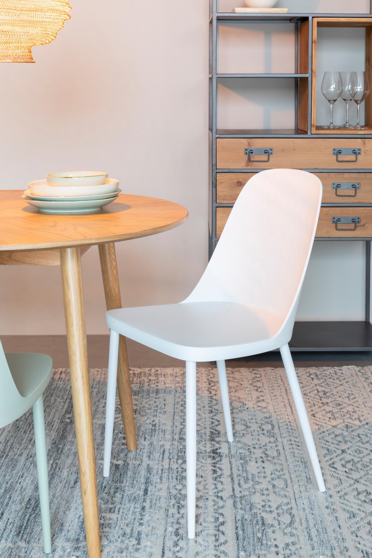 Stuhl PIP in Weiss präsentiert im Onlineshop von KAQTU Design AG. Stuhl ist von White Label Living