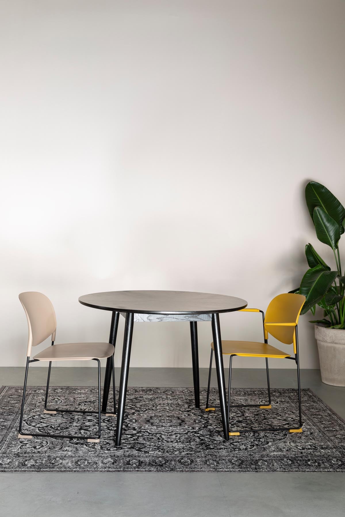 Stuhl STACKS in Leber präsentiert im Onlineshop von KAQTU Design AG. Stuhl ist von White Label Living