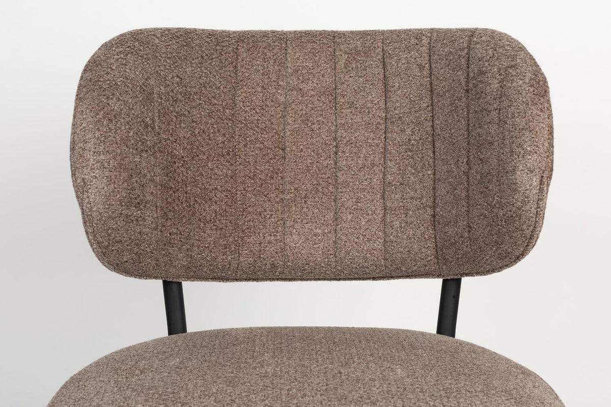 Braune Stuhl Sanne Brownie mit gepolstertem Sitz aus Polyester-Gewebe, Schale aus Birkensperrholz und Stahlrahmen, für den Innenbereich.