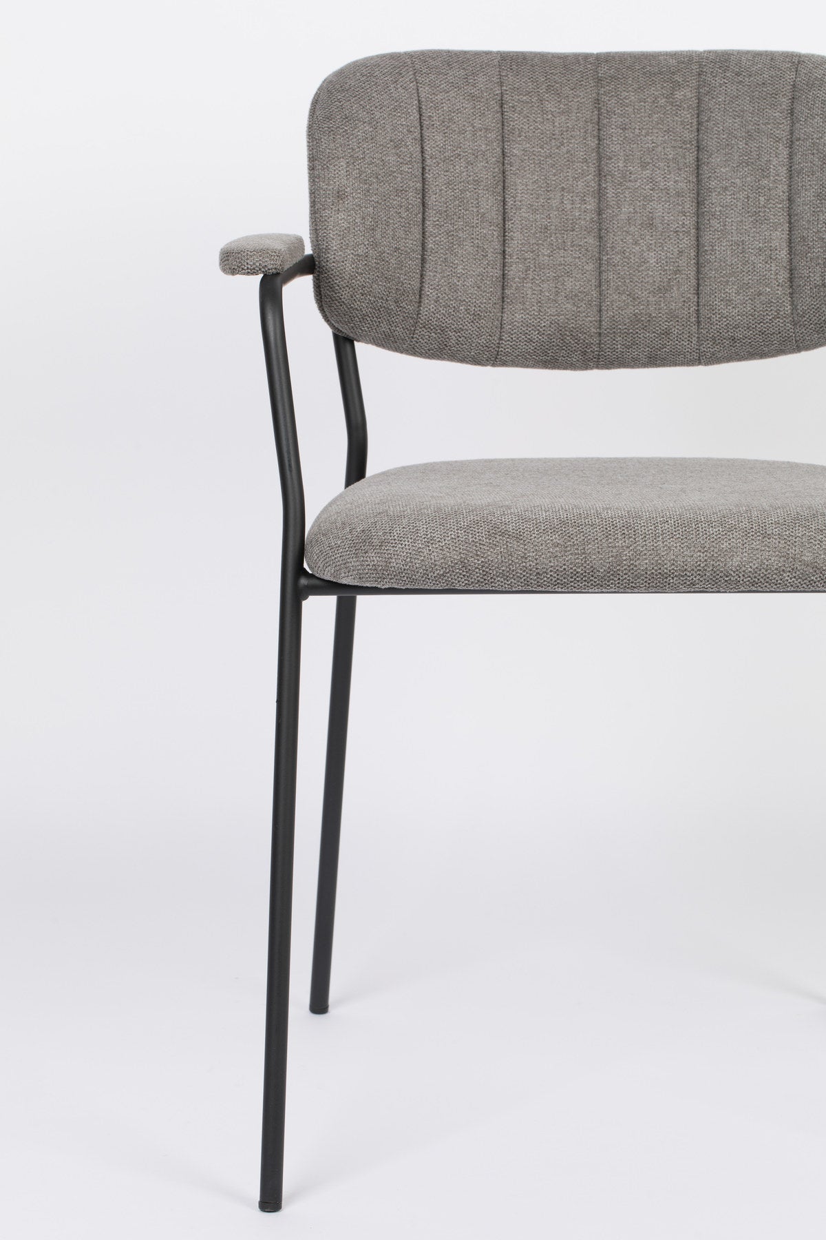 Armlehnstuhl Jolien gepolstert in Grau präsentiert im Onlineshop von KAQTU Design AG. Stuhl mit Armlehne ist von White Label Living
