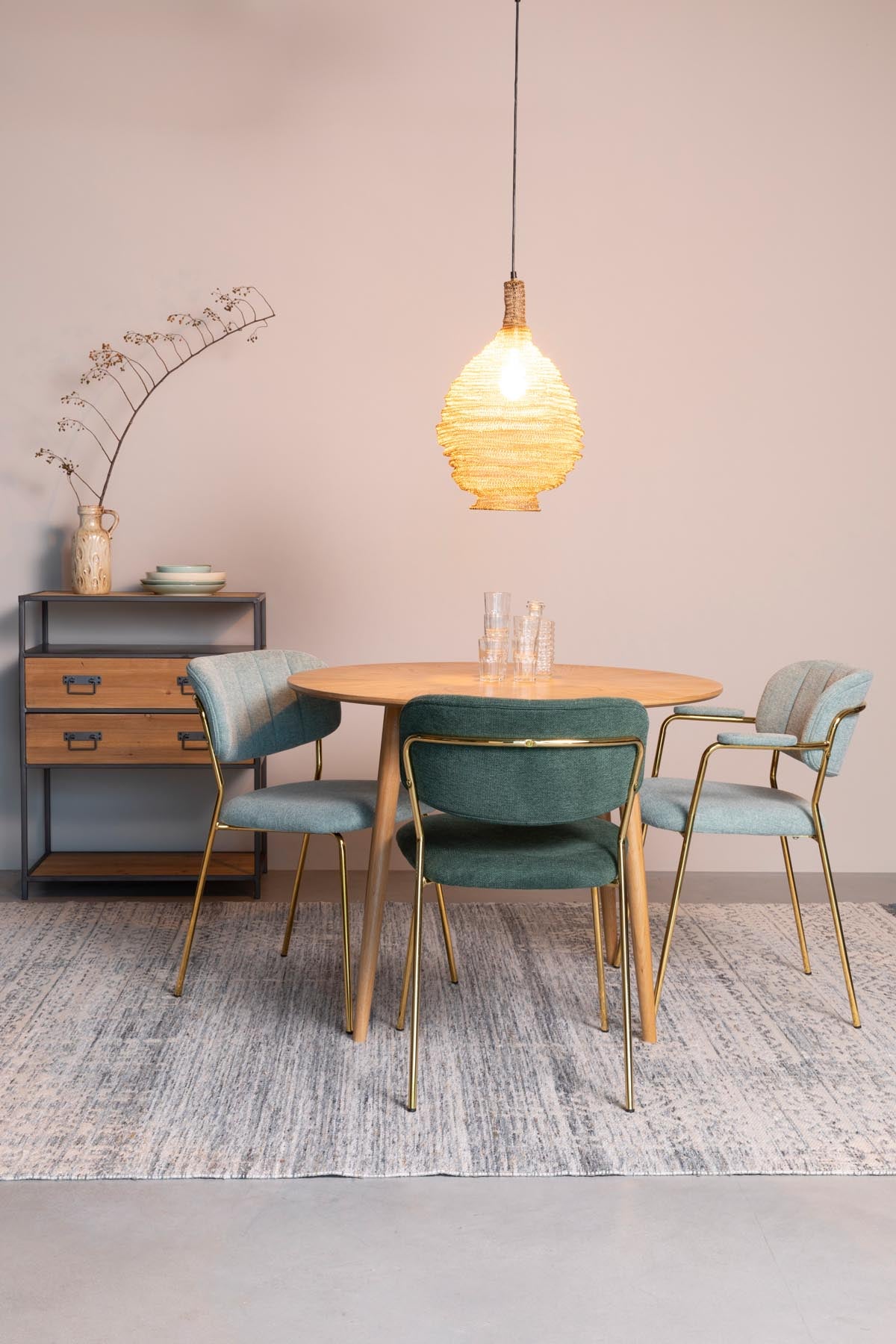 Armlehnstuhl Jolien gepolstert in Gold/Hellgrün präsentiert im Onlineshop von KAQTU Design AG. Stuhl mit Armlehne ist von White Label Living