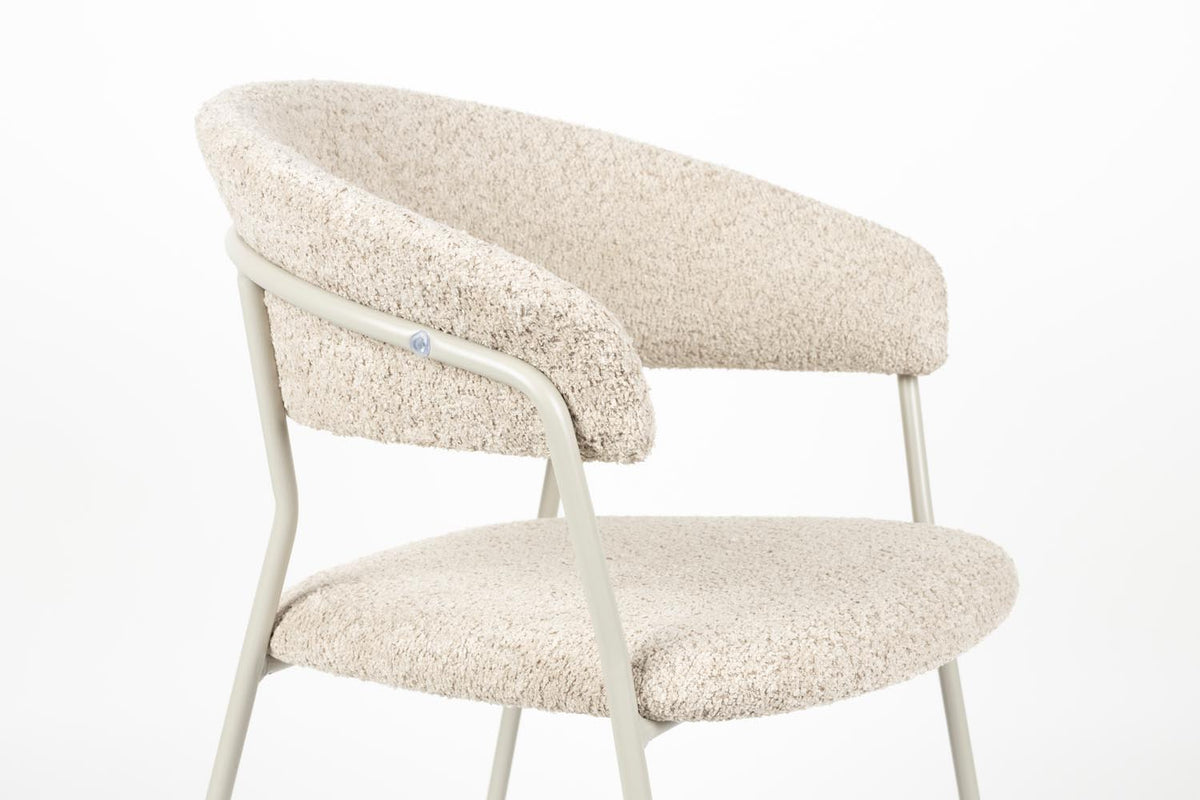 Armlehnstuhl Zeri Off White in beige präsentiert im Onlineshop von KAQTU Design AG. Stuhl mit Armlehne ist von White Label Living