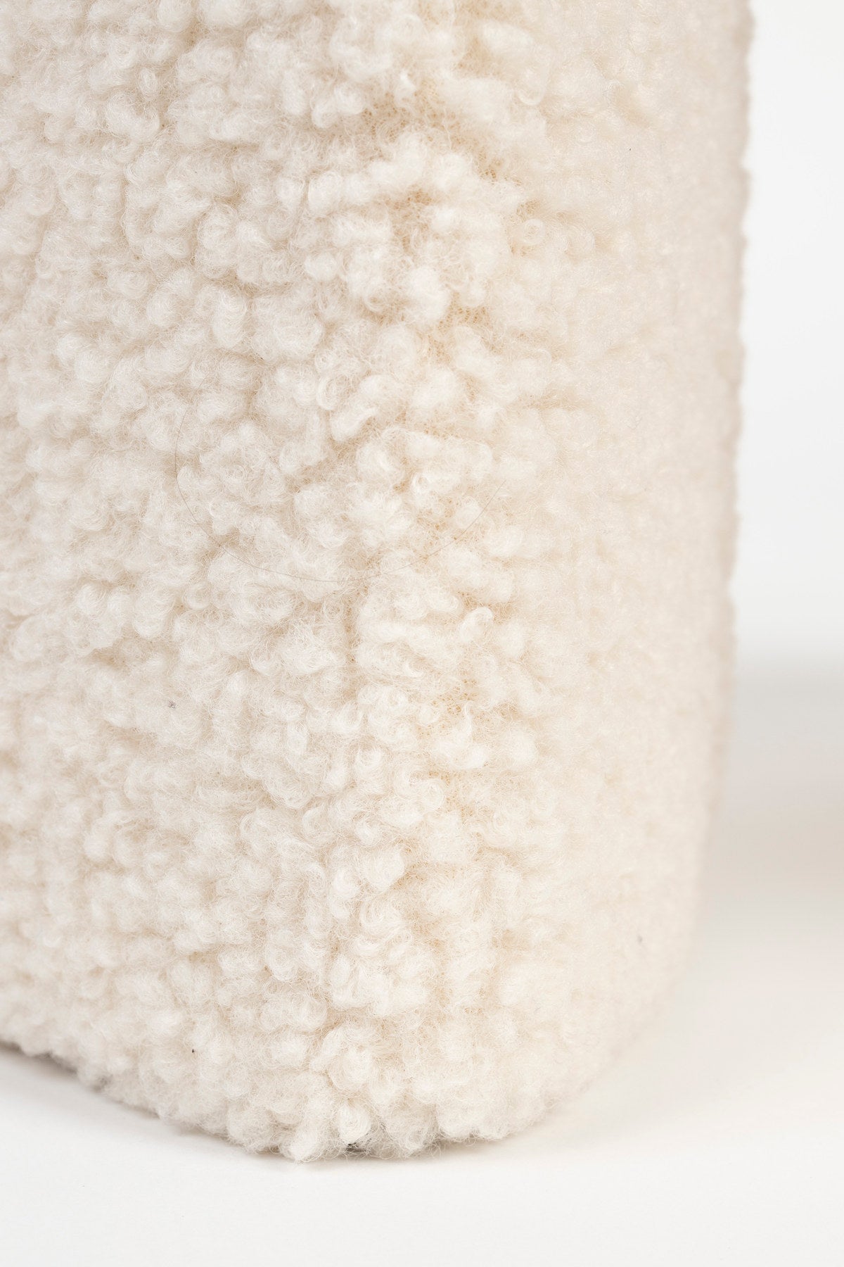 Hocker Noxx in Weiss präsentiert im Onlineshop von KAQTU Design AG. Hocker ist von White Label Living