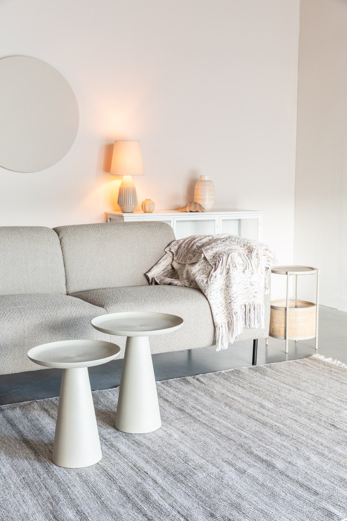 Beistelltisch Ringar in Elfenbein präsentiert im Onlineshop von KAQTU Design AG. Beistelltisch ist von White Label Living
