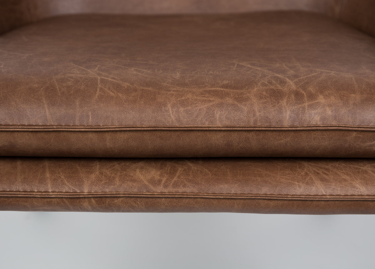 Sessel BON in Braun präsentiert im Onlineshop von KAQTU Design AG. Sessel mit Armlehnen ist von White Label Living