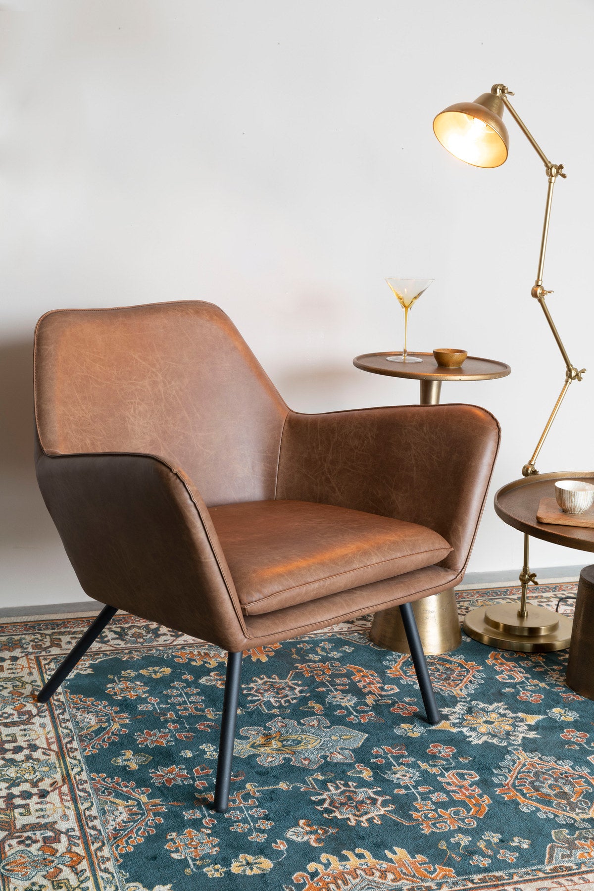Sessel BON in Braun präsentiert im Onlineshop von KAQTU Design AG. Sessel mit Armlehnen ist von White Label Living