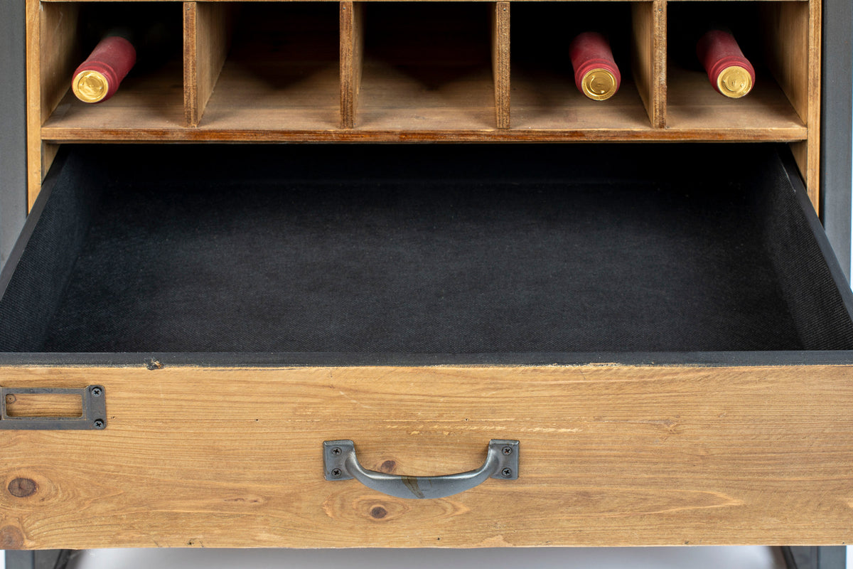 Cabinet Edgar in Braun präsentiert im Onlineshop von KAQTU Design AG. Vitrine ist von White Label Living