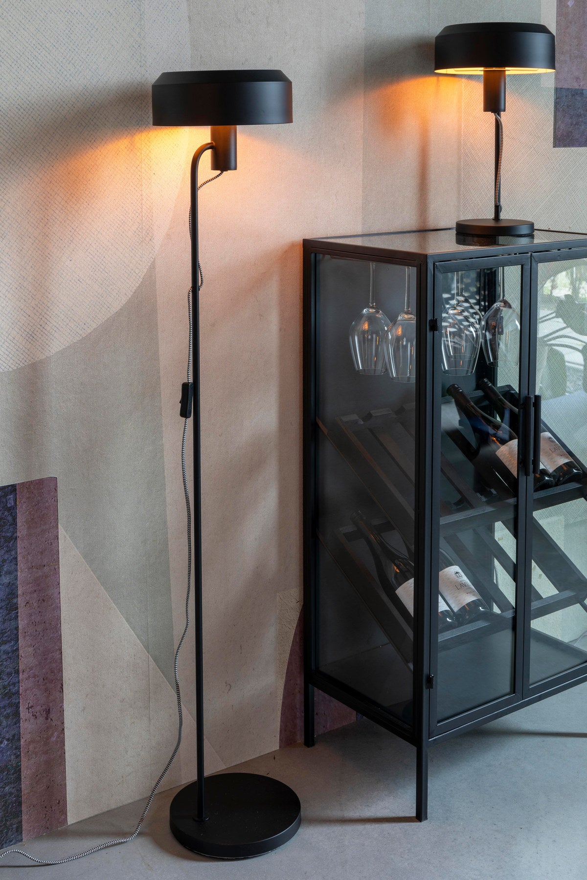 Weinregal ROB in Schwarz präsentiert im Onlineshop von KAQTU Design AG. Weinregal ist von White Label Living