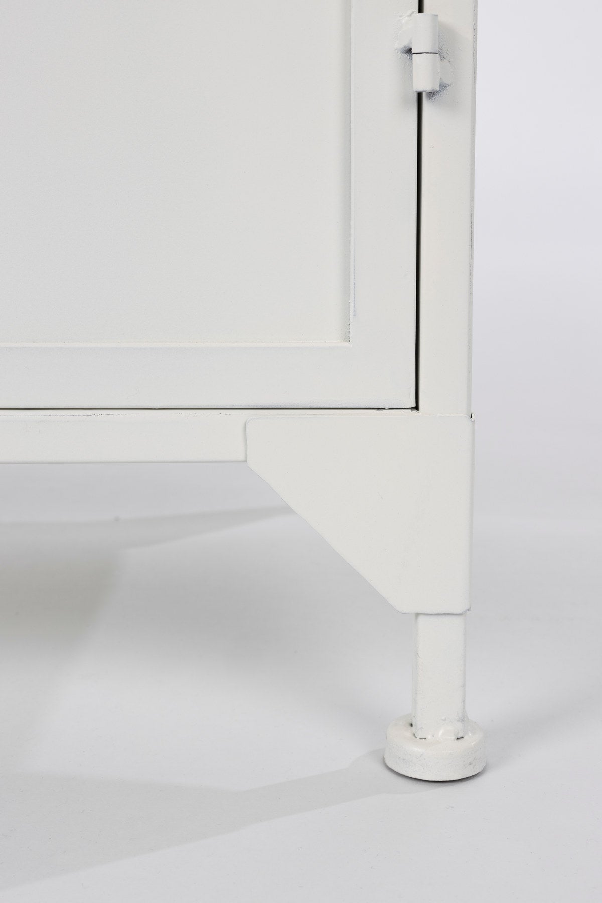 Cabinet MIYA HIGH 2türig in Weiss präsentiert im Onlineshop von KAQTU Design AG. Vitrine ist von White Label Living