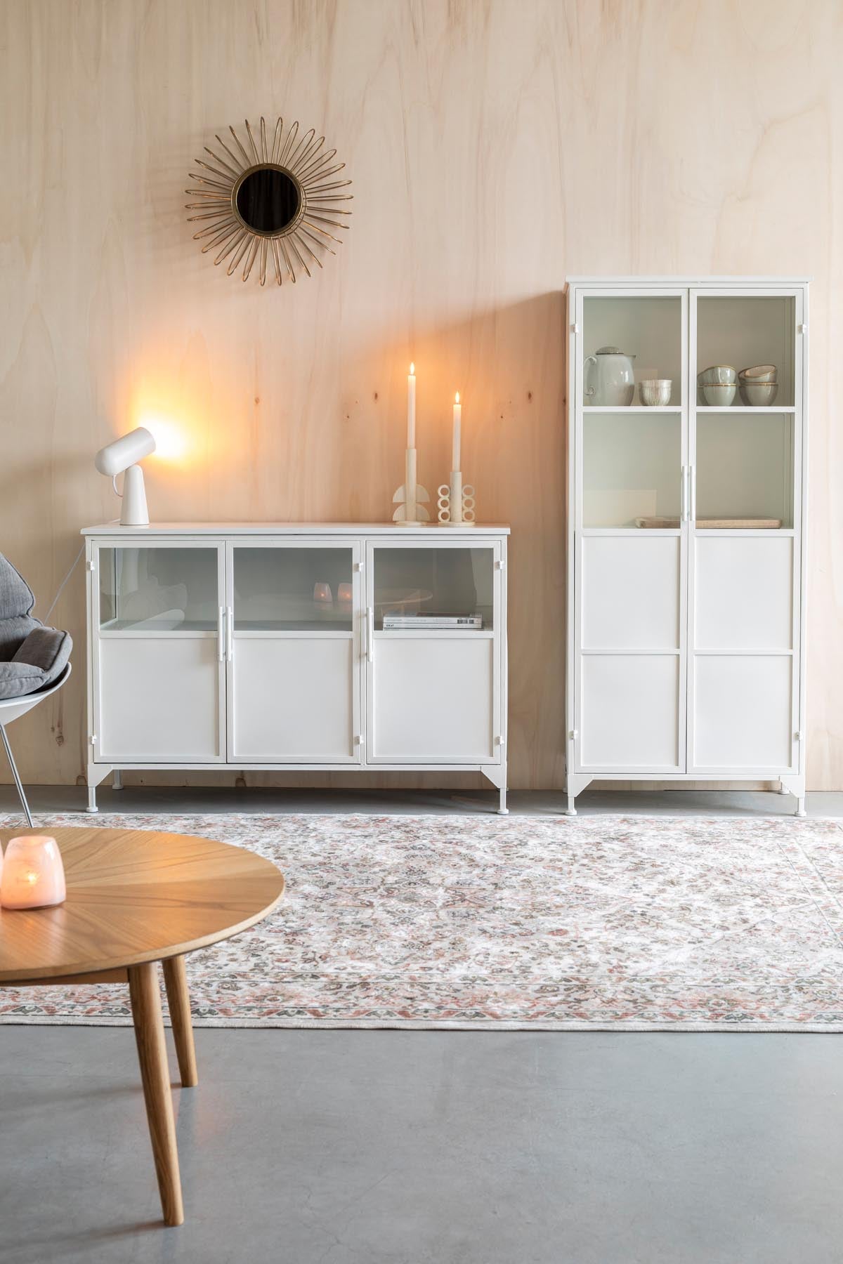 Sidbeoard MIYA LOW 3türig in Weiss präsentiert im Onlineshop von KAQTU Design AG. Sideboard ist von White Label Living