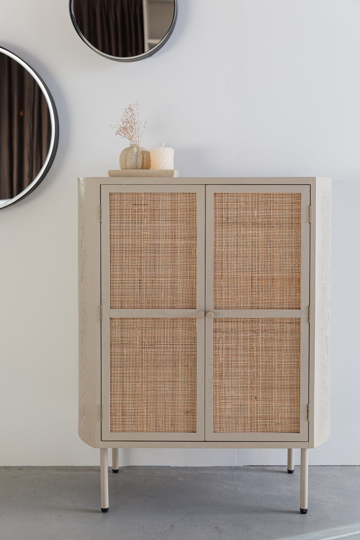 Cabinet Amaya Low 2do in beige präsentiert im Onlineshop von KAQTU Design AG. Cabinet ist von White Label Living