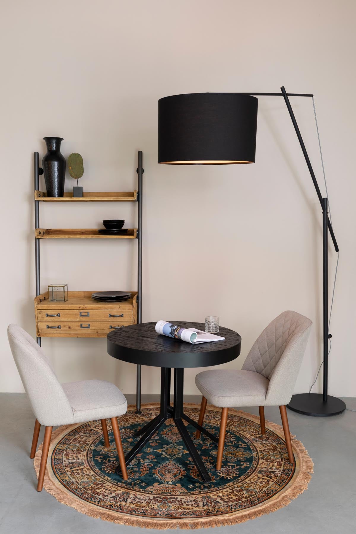 Stehleuchte TOKIO in Schwarz präsentiert im Onlineshop von KAQTU Design AG. Stehleuchte ist von White Label Living