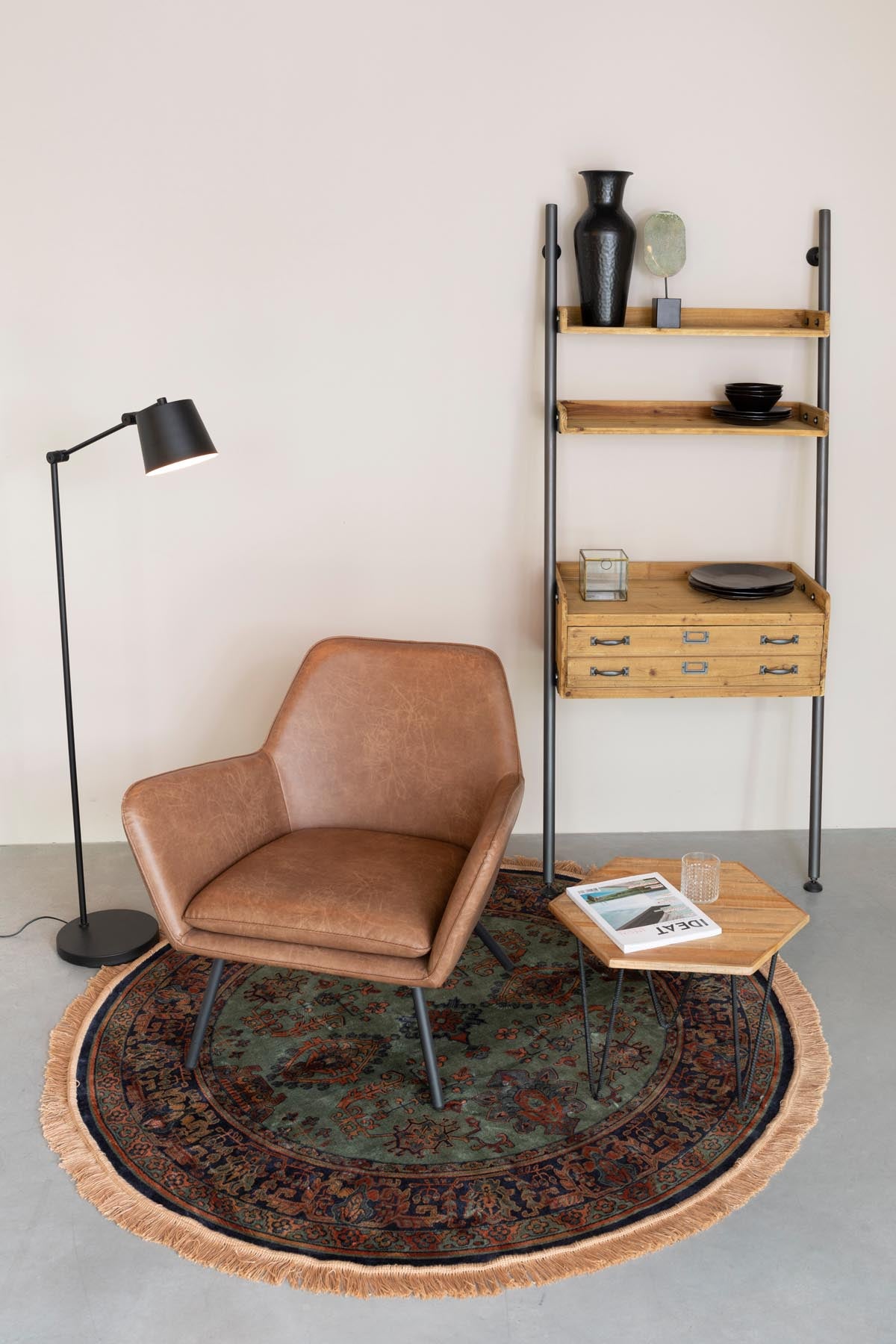 Stehleuchte HAJO in Grau präsentiert im Onlineshop von KAQTU Design AG. Stehleuchte ist von White Label Living