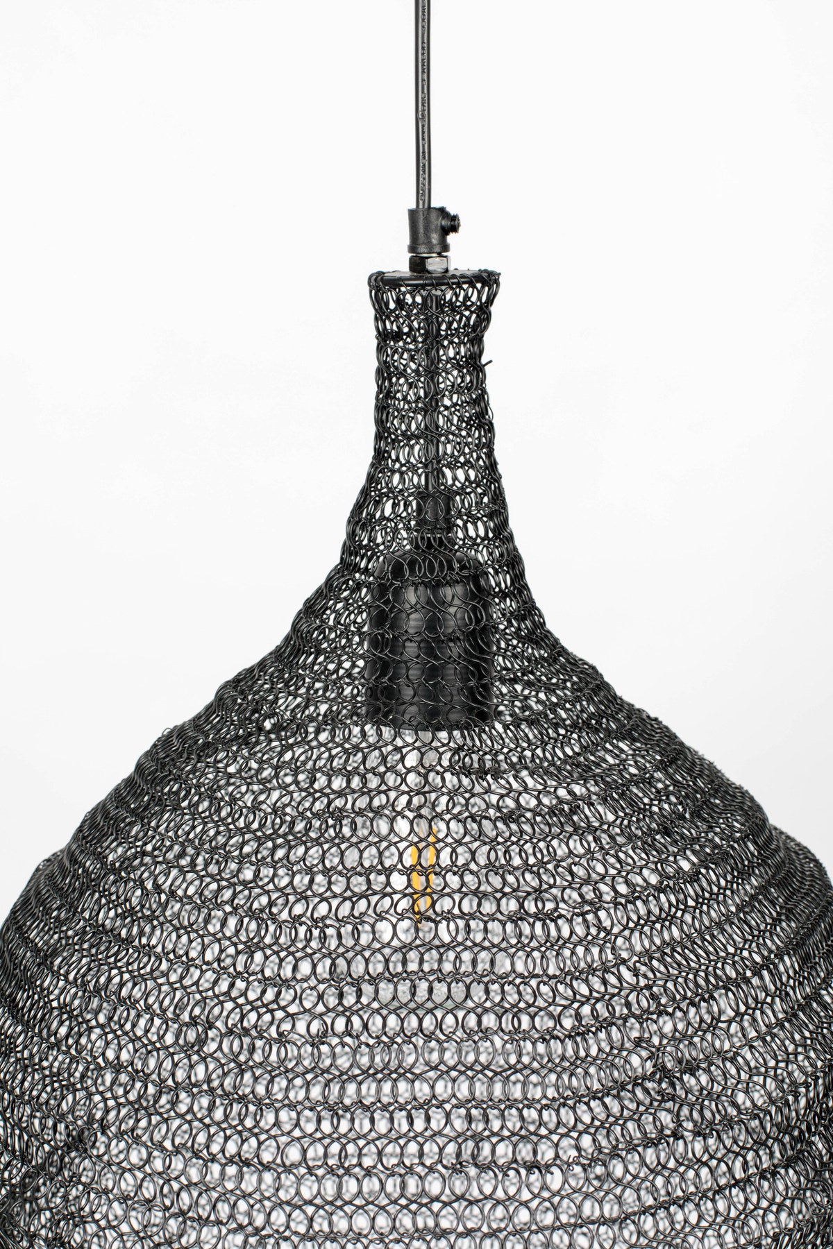 Pendellampe Lena in Schwarz präsentiert im Onlineshop von KAQTU Design AG. Pendelleuchte ist von White Label Living