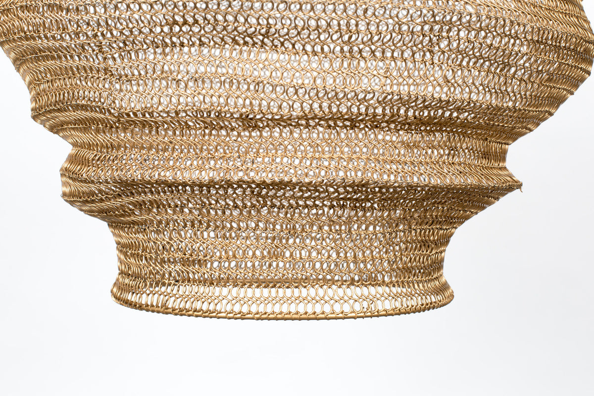 Pendellampe Lena in Gold präsentiert im Onlineshop von KAQTU Design AG. Pendelleuchte ist von White Label Living