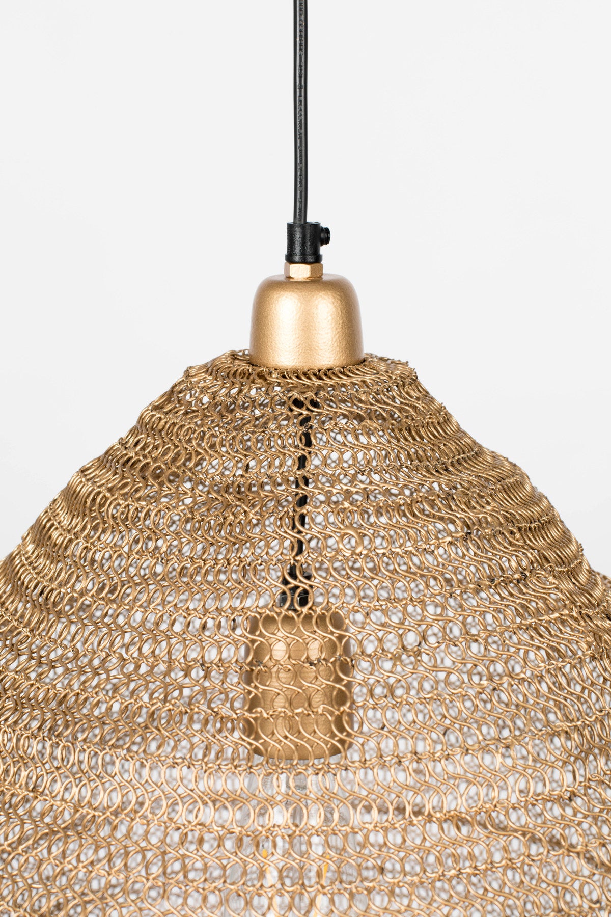 Pendellampe Lena in Gold präsentiert im Onlineshop von KAQTU Design AG. Pendelleuchte ist von White Label Living