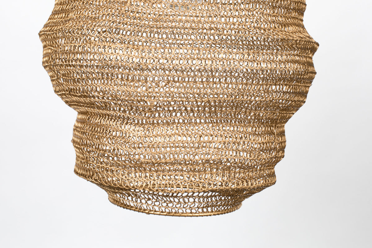 Pendellampe Lena in Gold präsentiert im Onlineshop von KAQTU Design AG. Pendelleuchte ist von White Label Living