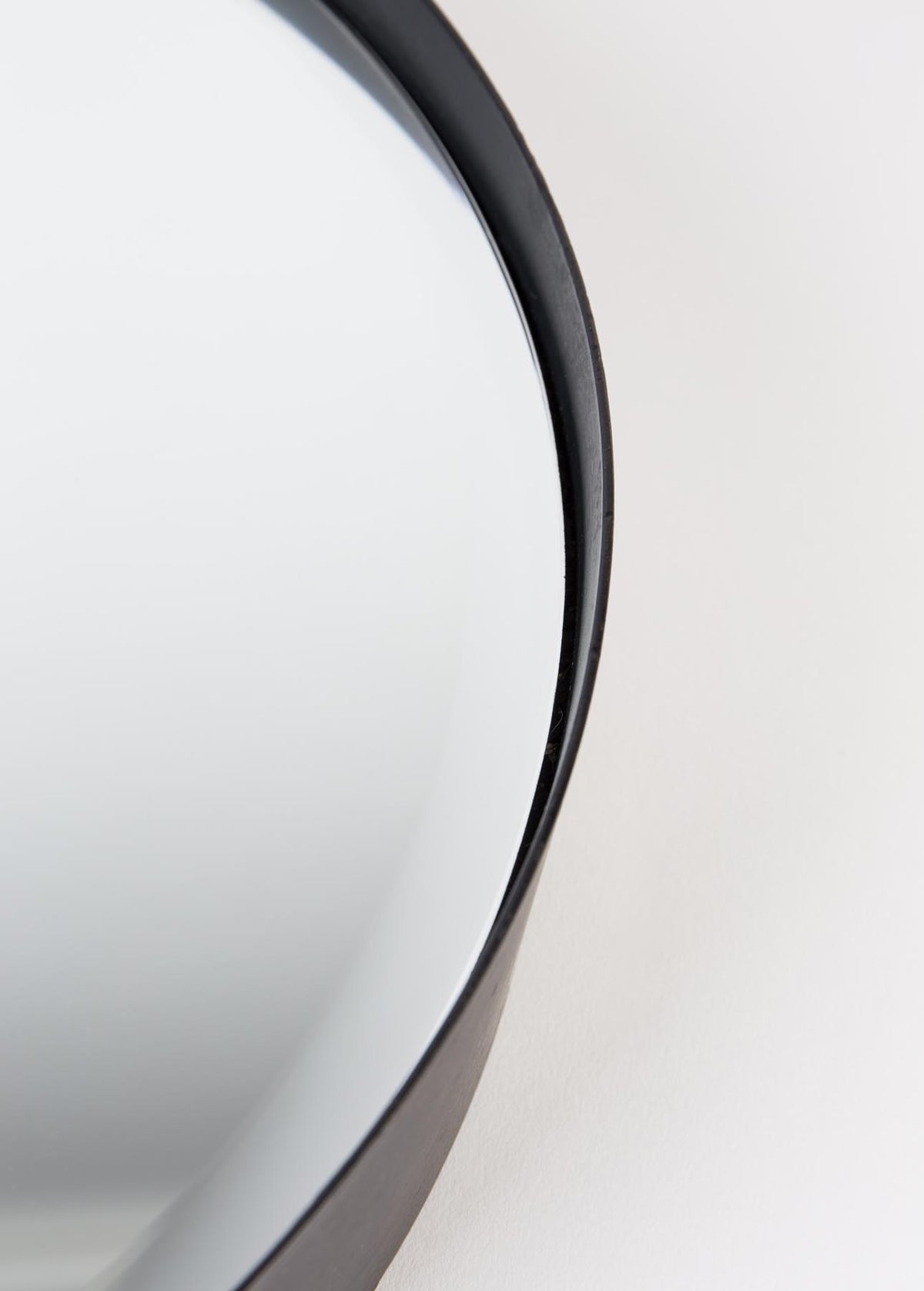 Spiegel Raj in Schwarz präsentiert im Onlineshop von KAQTU Design AG. Spiegel ist von White Label Living