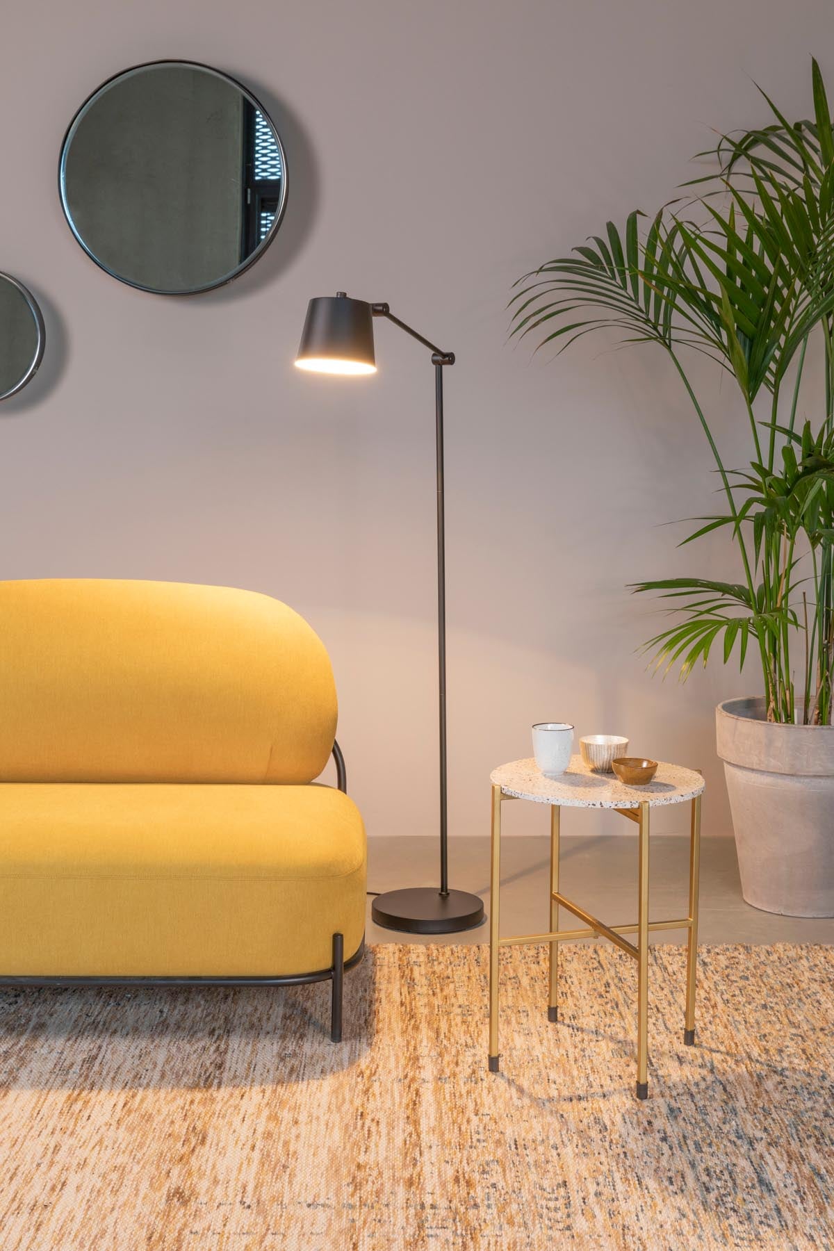 Spiegel Raj in Schwarz präsentiert im Onlineshop von KAQTU Design AG. Spiegel ist von White Label Living