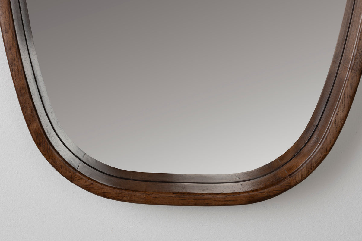 Hochformatiger beiger Wandspiegel Nyko Mirror M von White Label Living