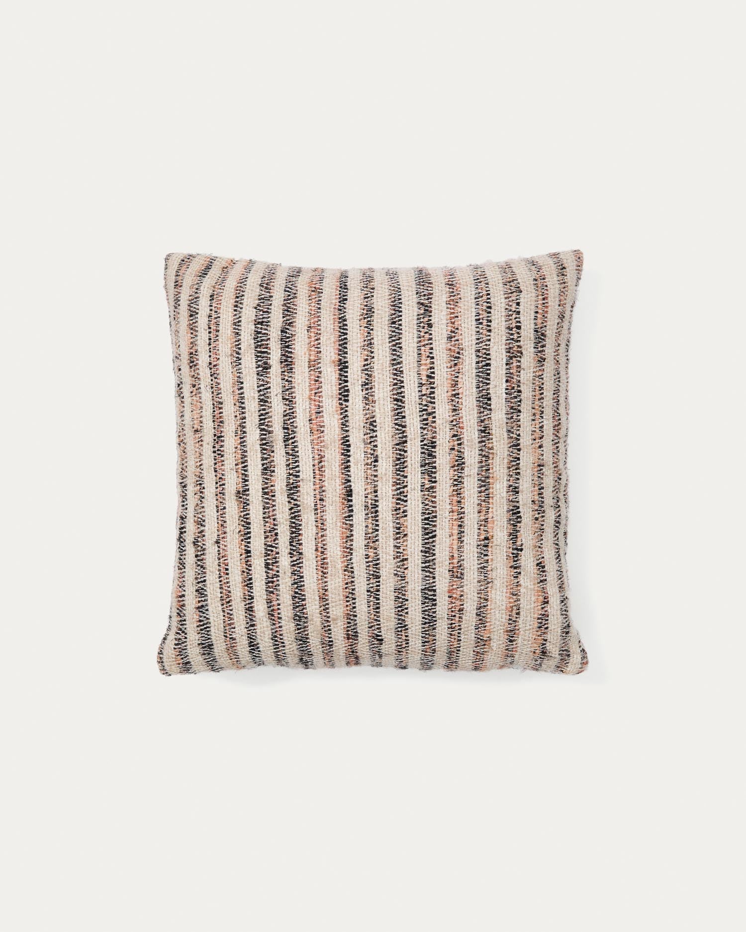 Kissenbezug Wesna aus Viskose und Baumwolle gestreift mehrfarbig 45 x 45 cm in Beige, Terrakotta präsentiert im Onlineshop von KAQTU Design AG. Deko Kissenbezug ist von Kave Home