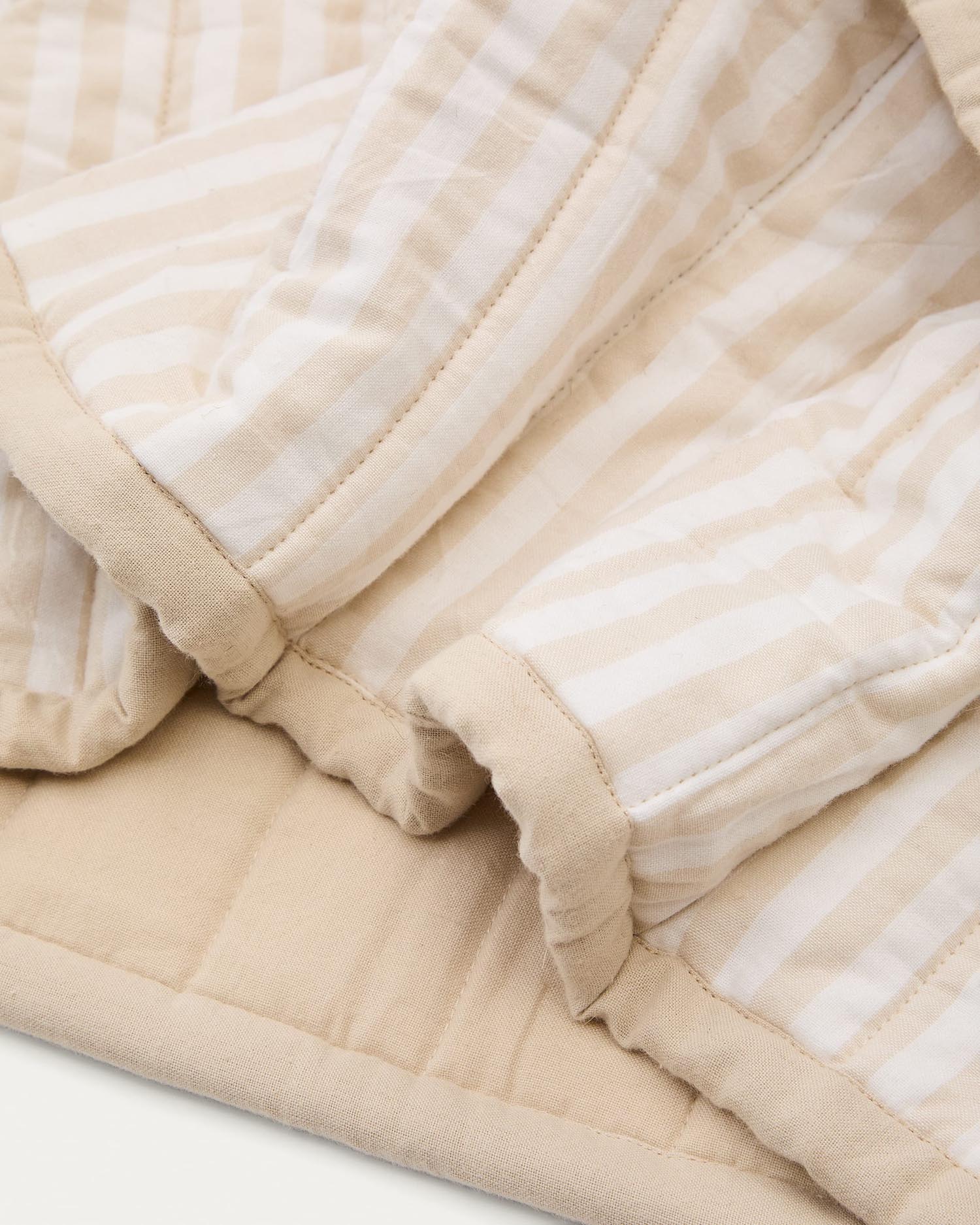 Tagesdecke Sini aus 100% Bio-Baumwolle beige für Bett 90 cm in Beige präsentiert im Onlineshop von KAQTU Design AG. Bettüberwurf ist von Kave Home