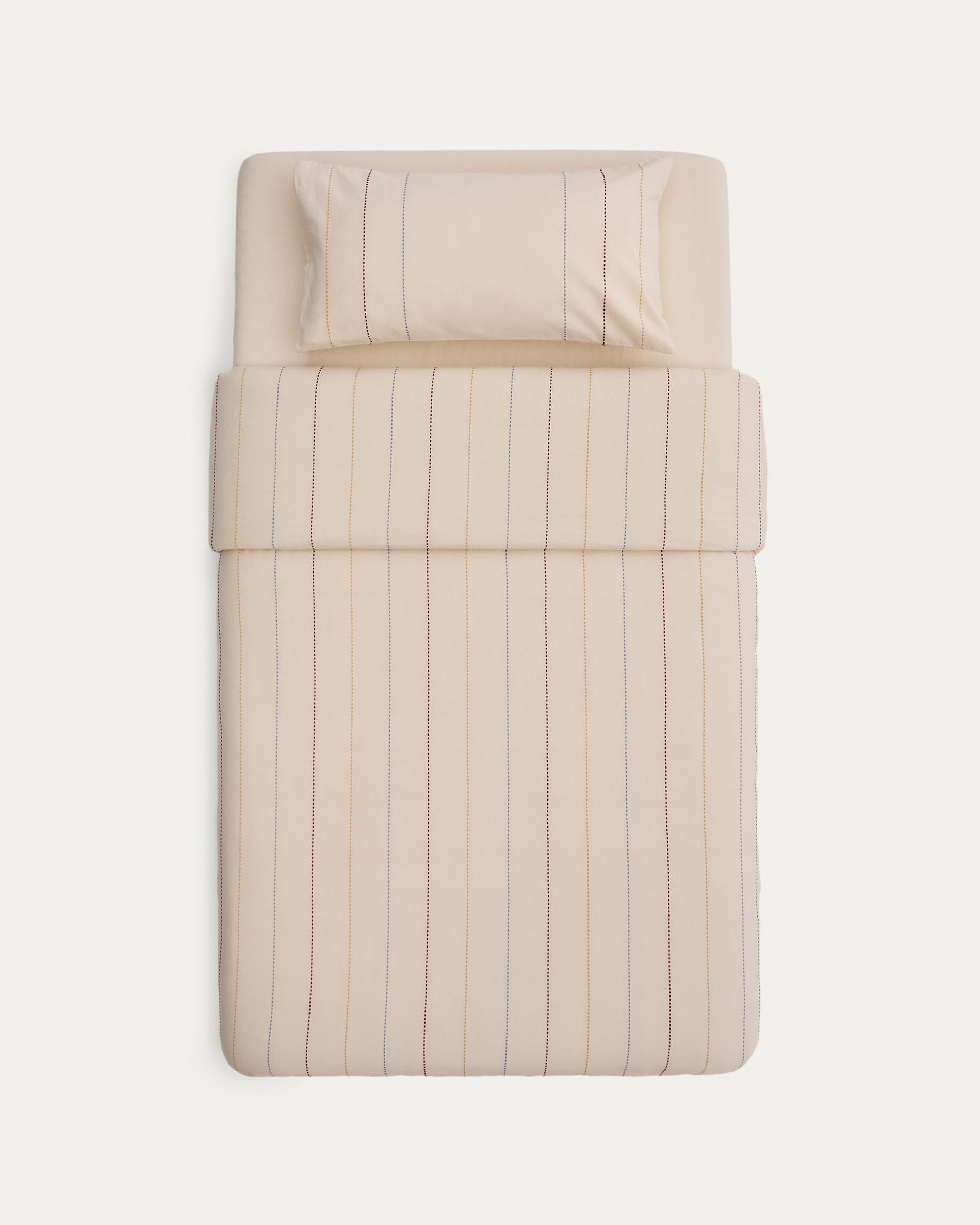 Set Indani Bezug für Decke, Kopfkissen, Spannbetttuch 100%Bio-Baumwolle gestreift Bett 70 in Weiss präsentiert im Onlineshop von KAQTU Design AG. Bettwäsche ist von Kave Home