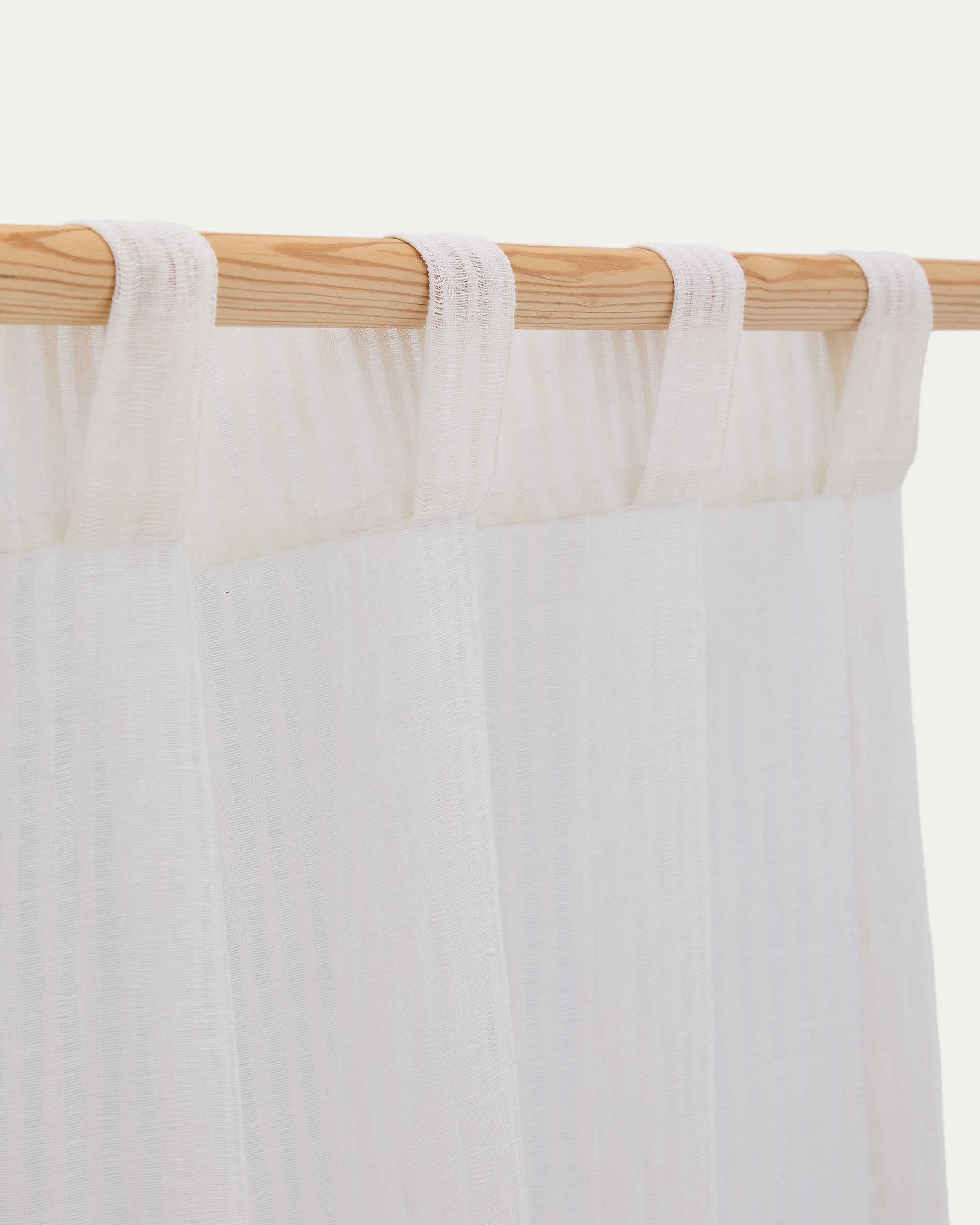 Eleganter Vorhang Rila in Ecru, 140 x 270 cm, mit feinen Strukturstreifen für ein stilvolles Ambiente und gemütliche Wohnräume.