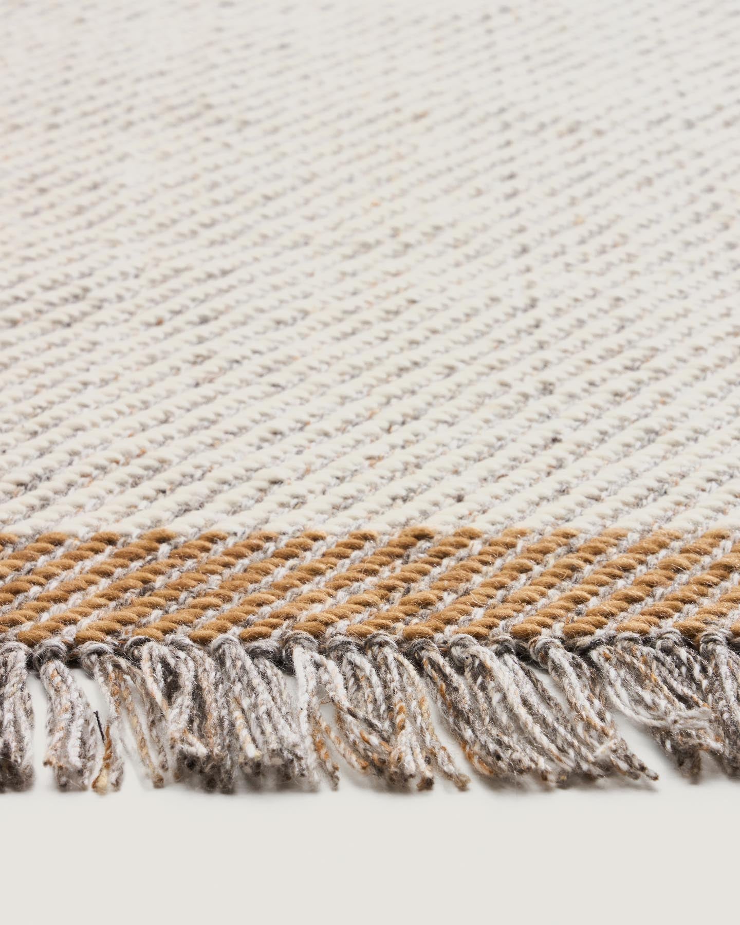 Wollteppich Brina mit Jacquard-Fischgrätmuster, beige, 300 x 200 cm in Beige präsentiert im Onlineshop von KAQTU Design AG. Teppich ist von Kave Home