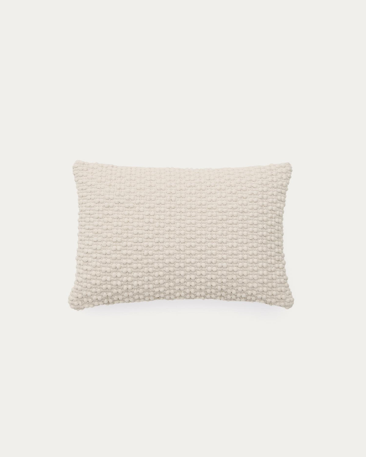 Kissenhülle Mascarell aus weisser Baumwolle und Polyester 40 x 60 cm in Weiss präsentiert im Onlineshop von KAQTU Design AG. Deko Kissenbezug ist von Kave Home