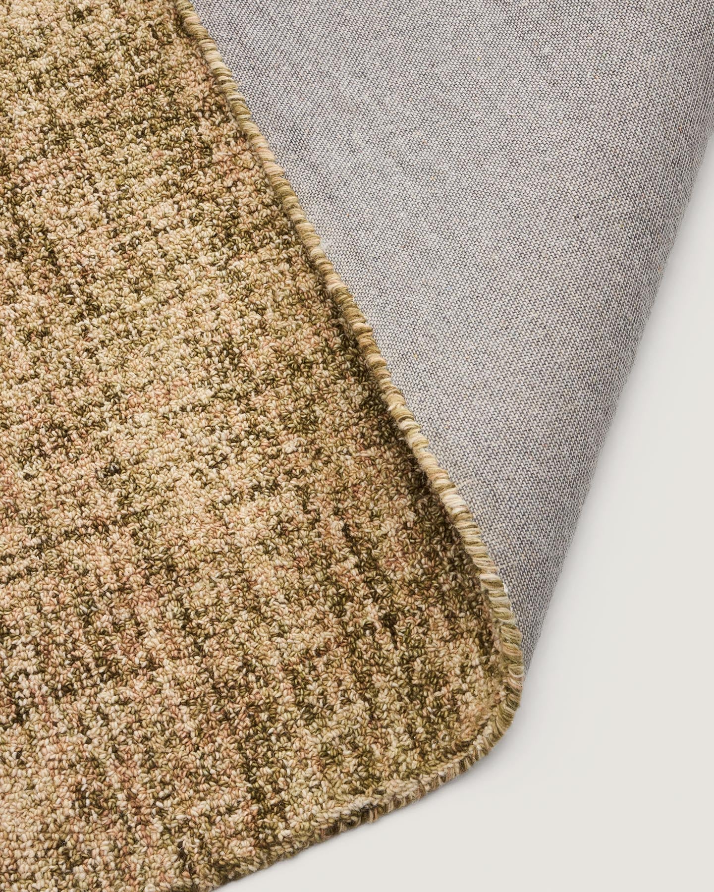 Wollmix-Teppich mit Mini-Bouclé-Effekt, 200 x 300 cm in Grün präsentiert im Onlineshop von KAQTU Design AG. Teppich ist von Kave Home