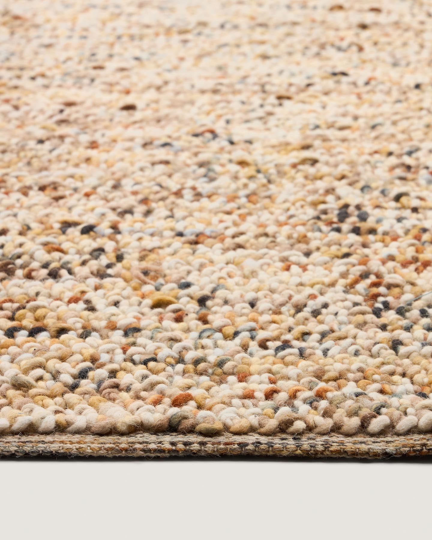 Bouclé-Wollteppich Elanis, mehrfarbig, 200 x 300 cm in Mehrfarbig präsentiert im Onlineshop von KAQTU Design AG. Teppich ist von Kave Home