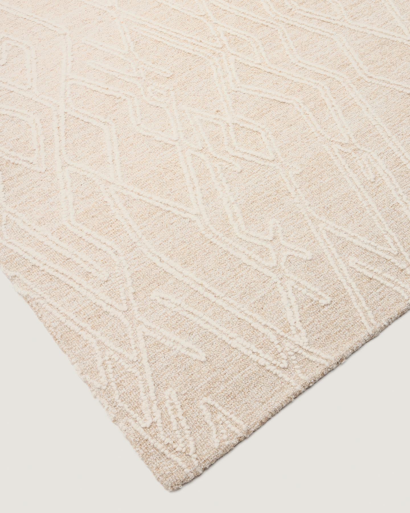 Wollteppich Selira mit Stickerei-Effekt, beige, 300 x 200 cm in Natur präsentiert im Onlineshop von KAQTU Design AG. Teppich ist von Kave Home
