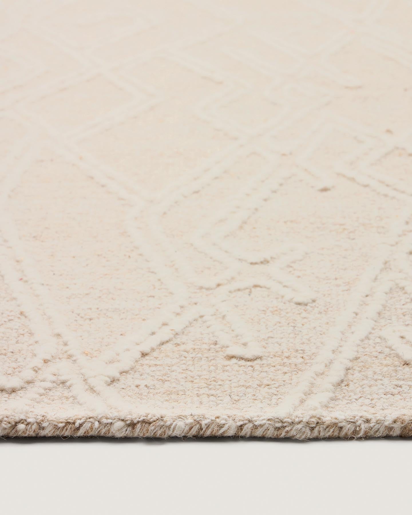 Wollteppich Selira mit Stickerei-Effekt, beige, 300 x 200 cm in Natur präsentiert im Onlineshop von KAQTU Design AG. Teppich ist von Kave Home