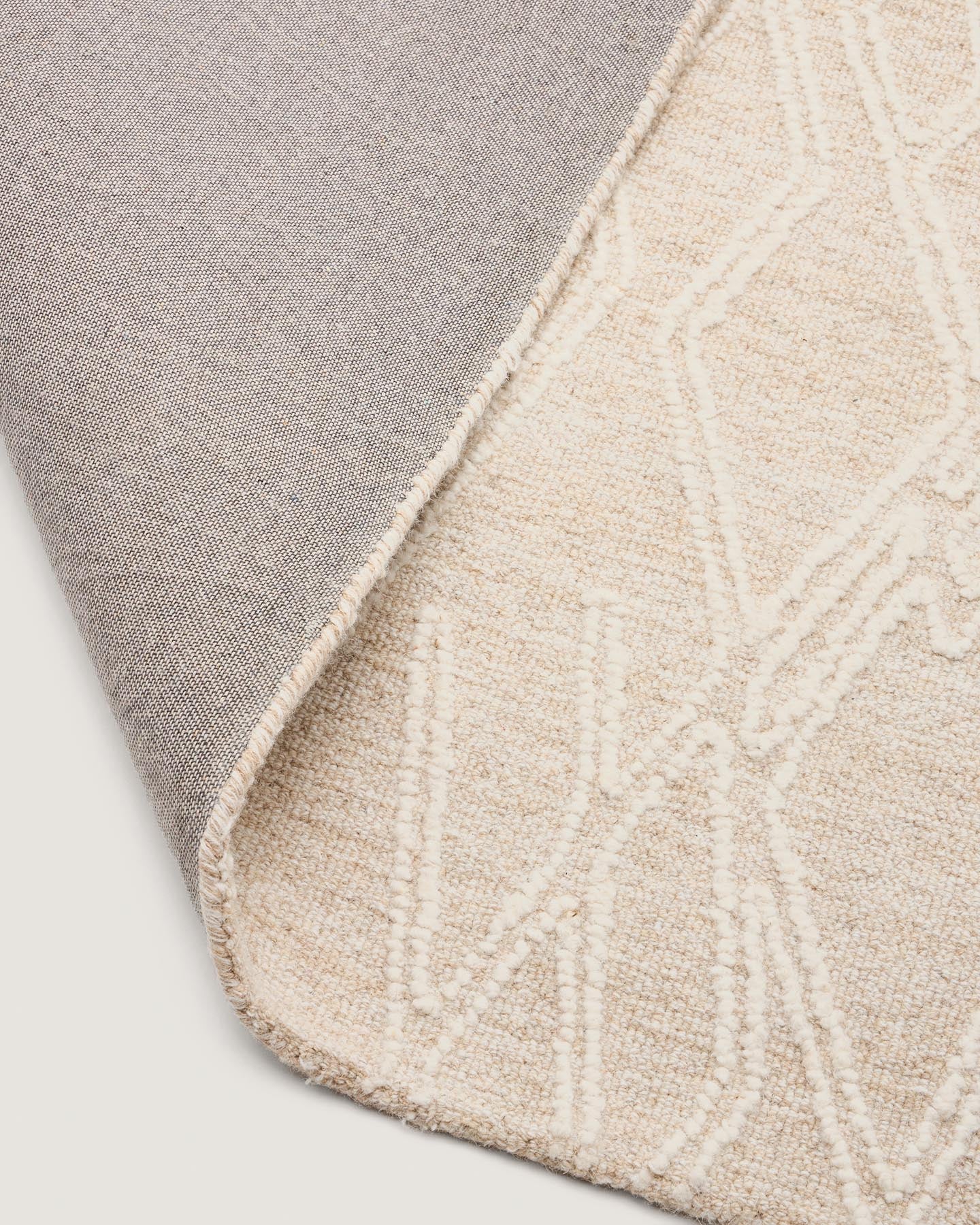 Wollteppich Selira mit Stickerei-Effekt, beige, 300 x 200 cm in Natur präsentiert im Onlineshop von KAQTU Design AG. Teppich ist von Kave Home