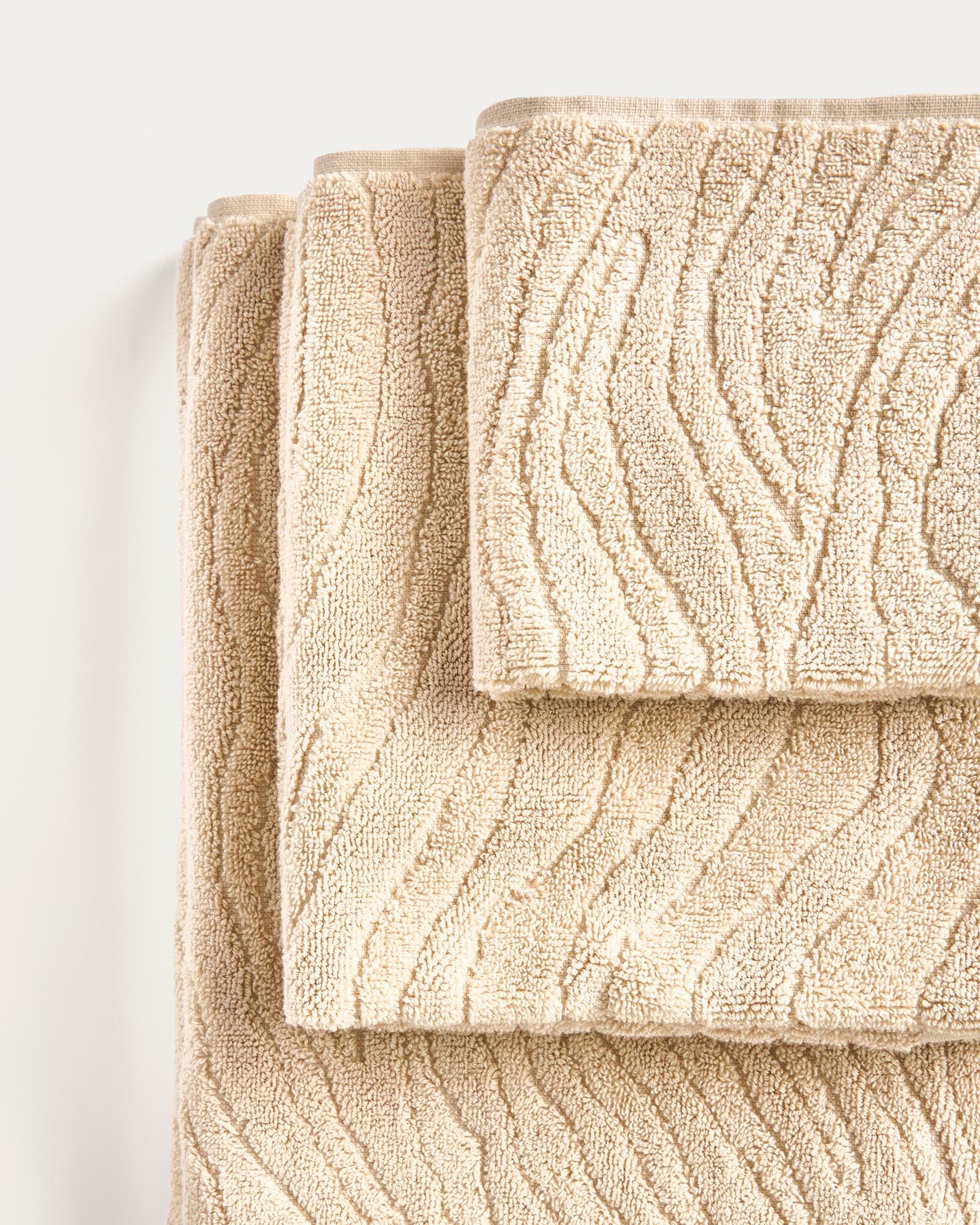 Toilettenhandtuch Dalira aus 100 % Baumwolle mit Jacquard-Zebramuster, beige, 30 x 50 cm in Beige präsentiert im Onlineshop von KAQTU Design AG. Handtuch ist von Kave Home