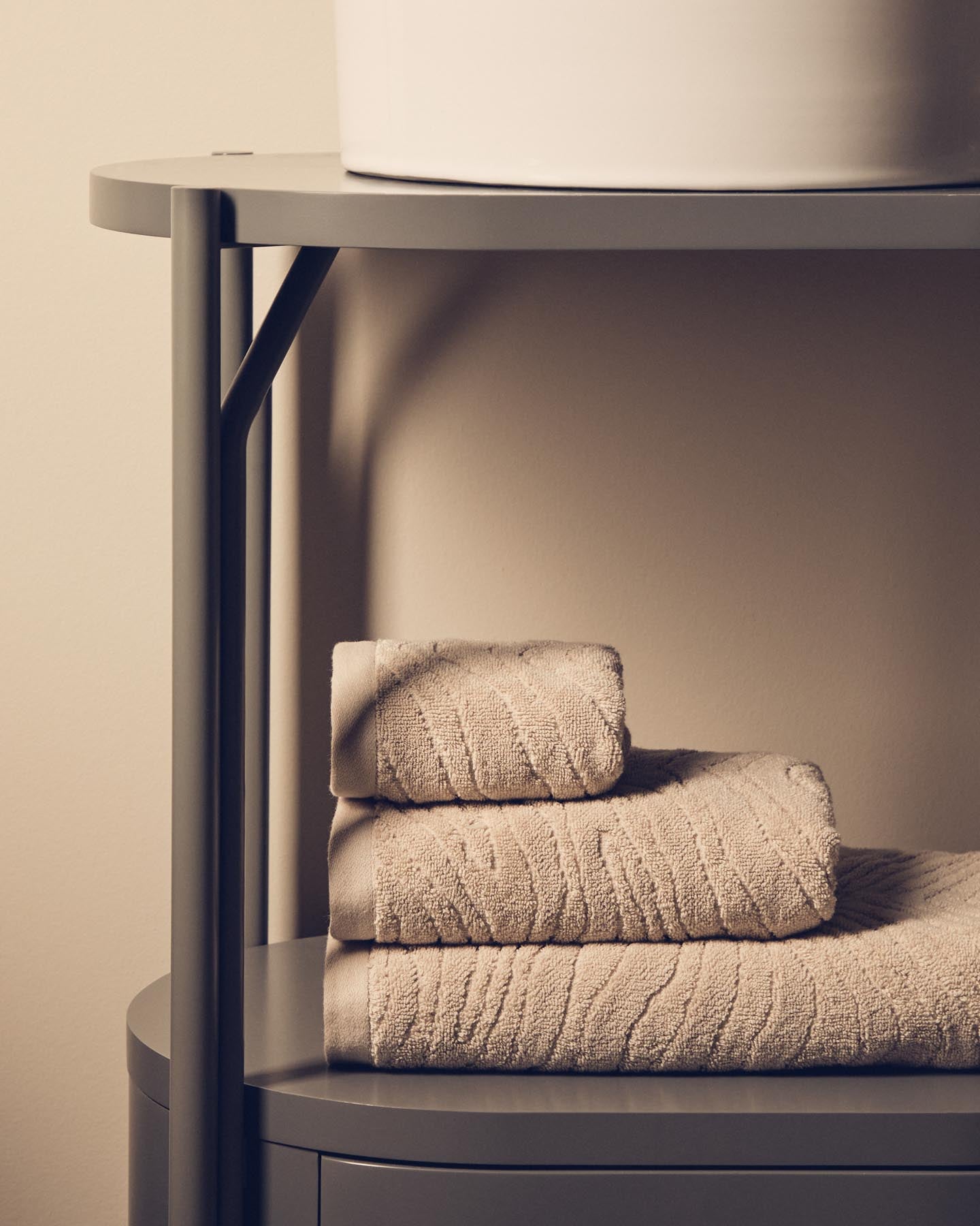 Toilettenhandtuch Dalira aus 100 % Baumwolle mit Jacquard-Zebramuster, beige, 30 x 50 cm in Beige präsentiert im Onlineshop von KAQTU Design AG. Handtuch ist von Kave Home