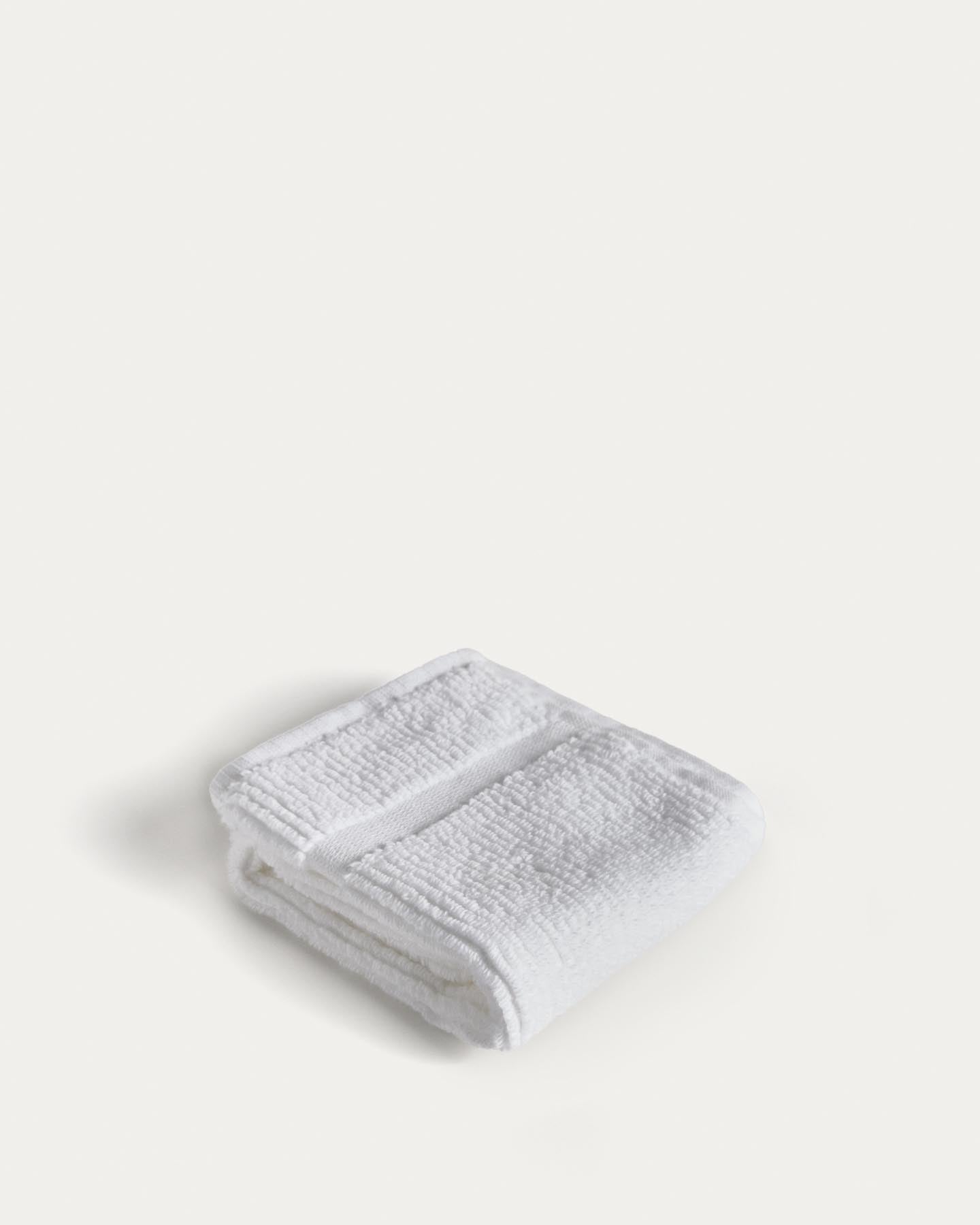 Toilettenhandtuch Olvira aus 100 % Baumwolle mit Jacquard-Muster, weiss, 30 x 50 cm in Weiss präsentiert im Onlineshop von KAQTU Design AG. Handtuch ist von Kave Home
