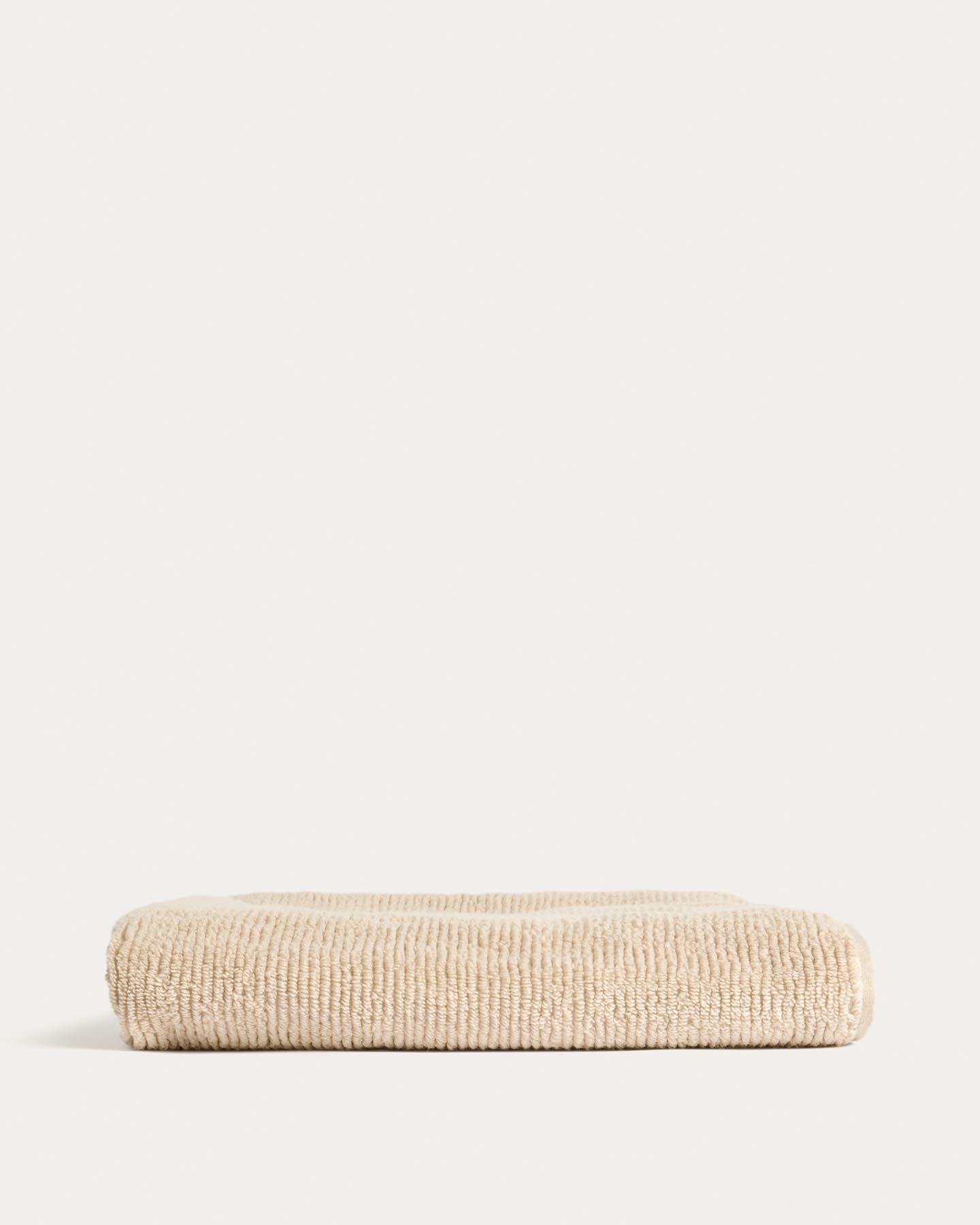Badetuch Olvira aus 100 % Baumwolle mit Jacquard-Muster, beige, 70 x 140 cm in Beige präsentiert im Onlineshop von KAQTU Design AG. Handtuch ist von Kave Home